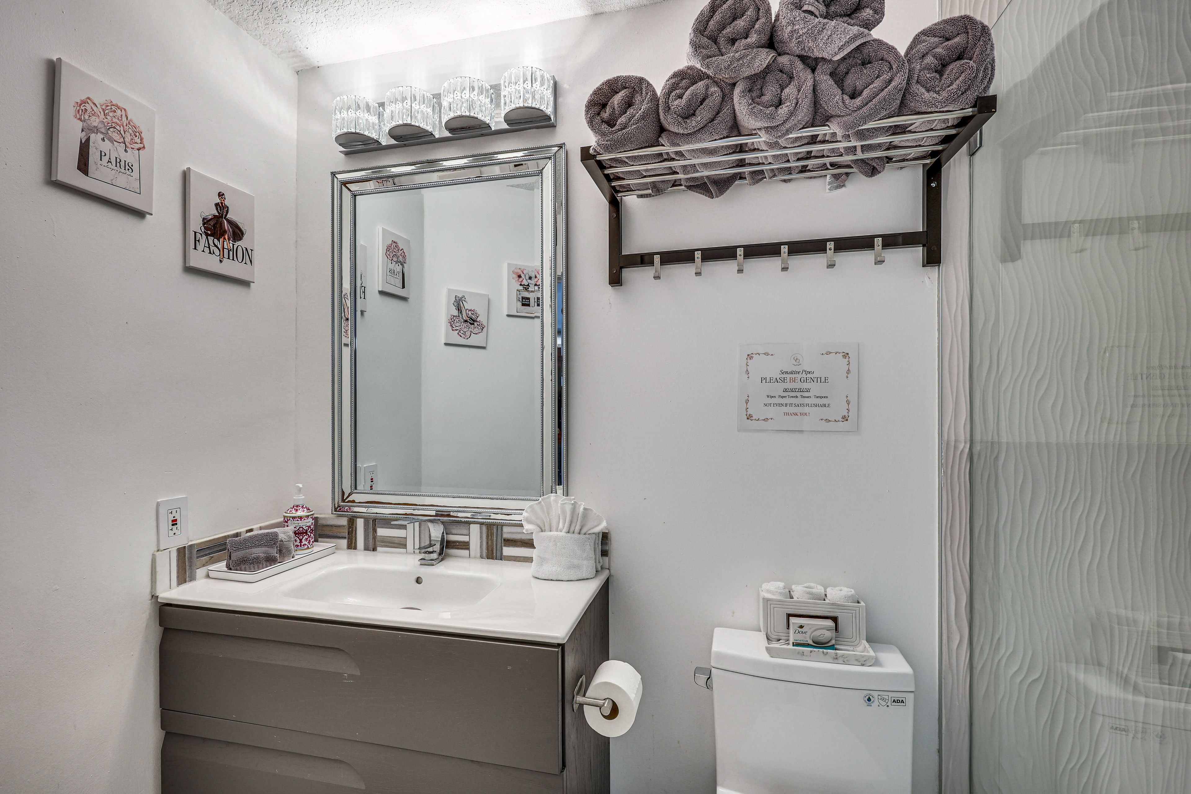 Full Bathroom | Complimentary Toiletries