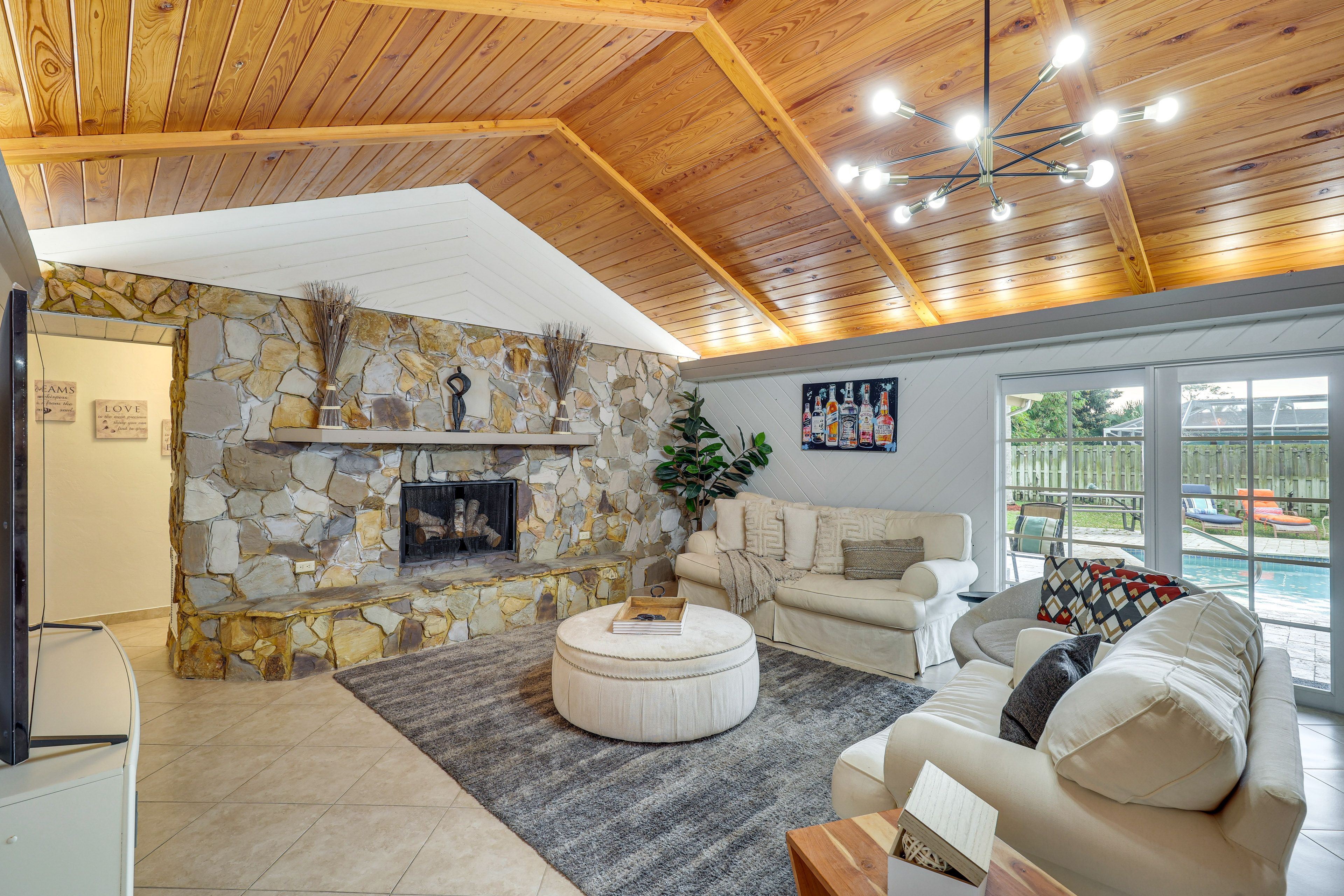 Living Room | Sleeper Sofa | Central A/C & Heat | Gas Fireplace | Smart TV