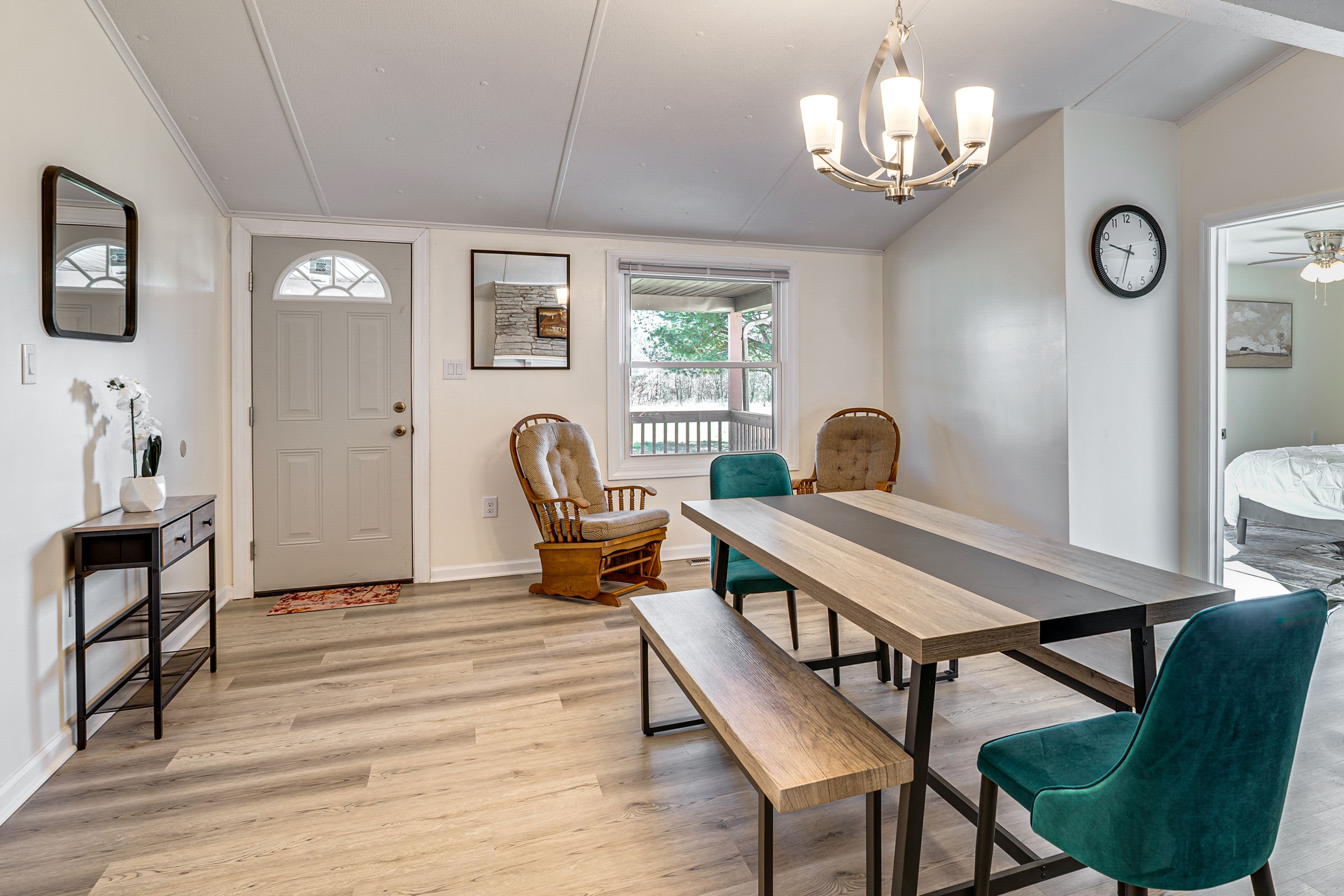 Dining Table | Dishware/Flatware