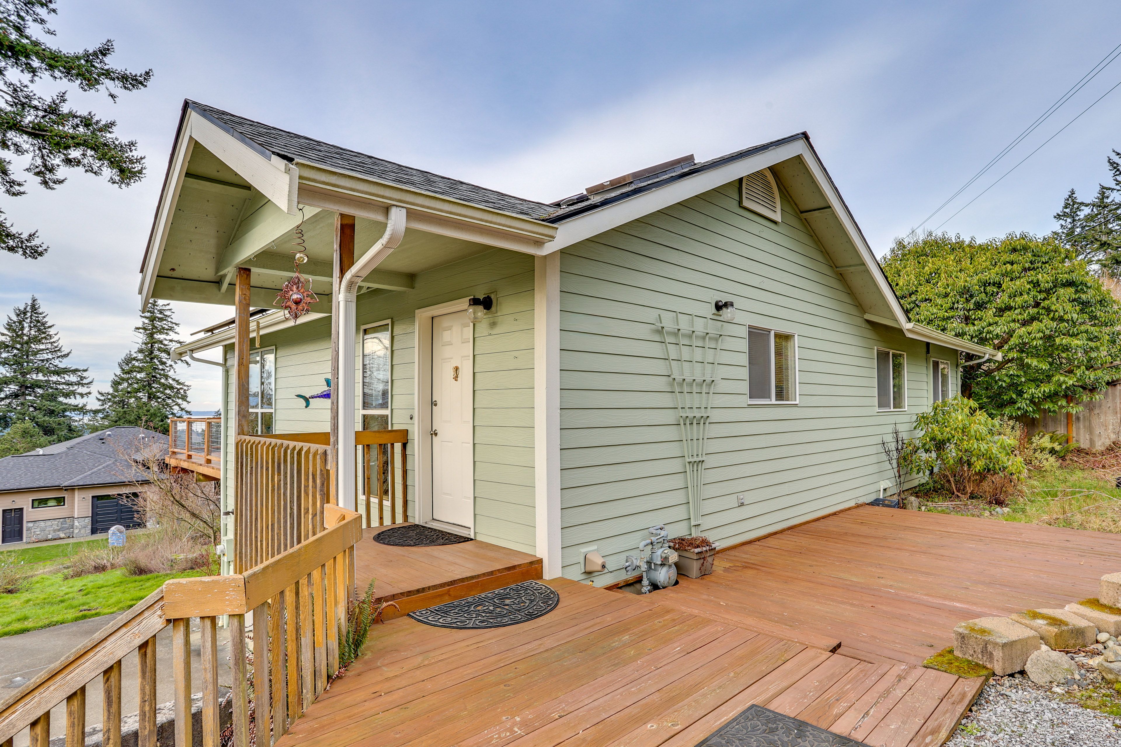 Exterior | Property Entrance | 1 Step Required