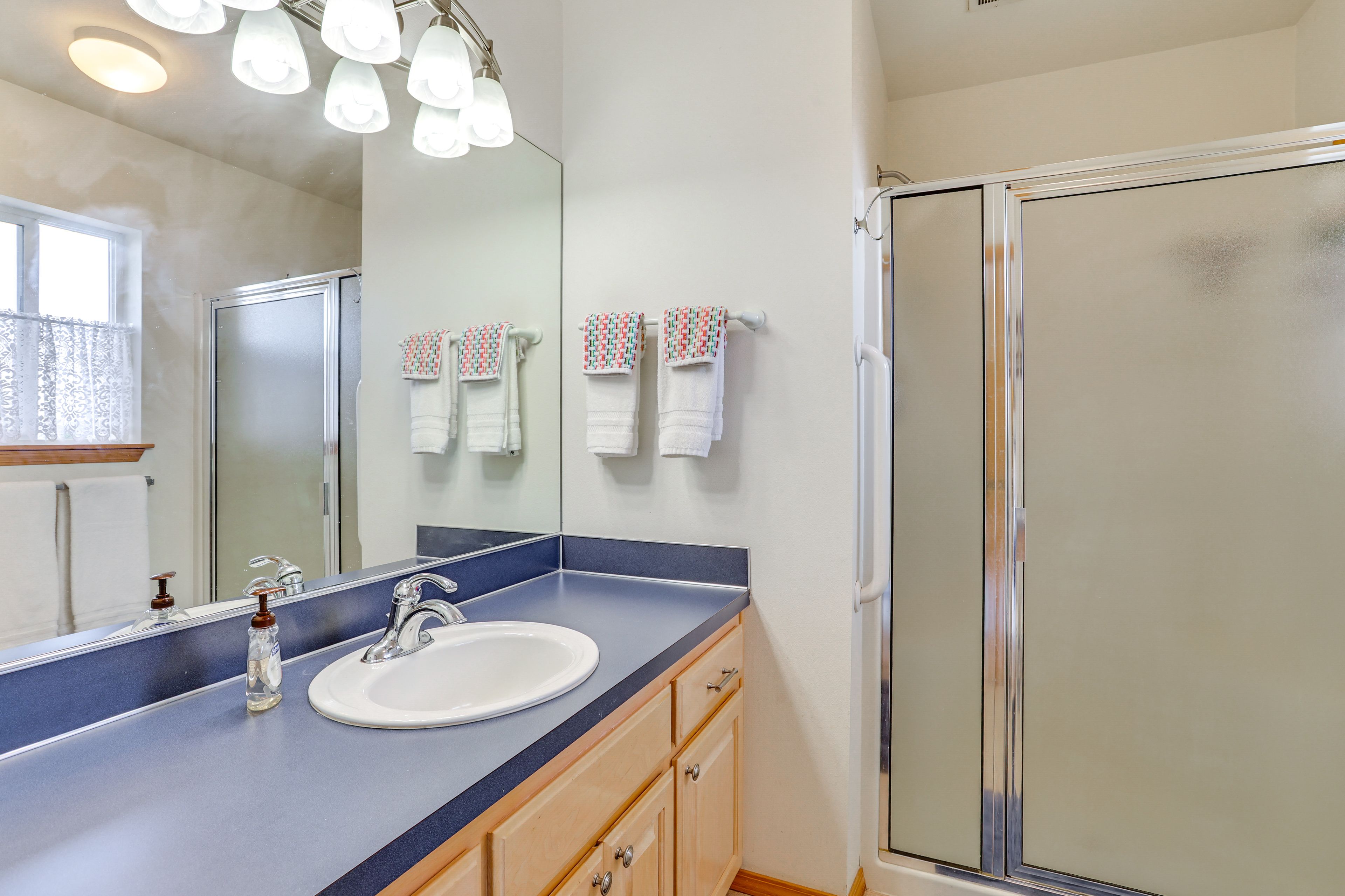 En-Suite Bathroom | Towels & Linens Provided