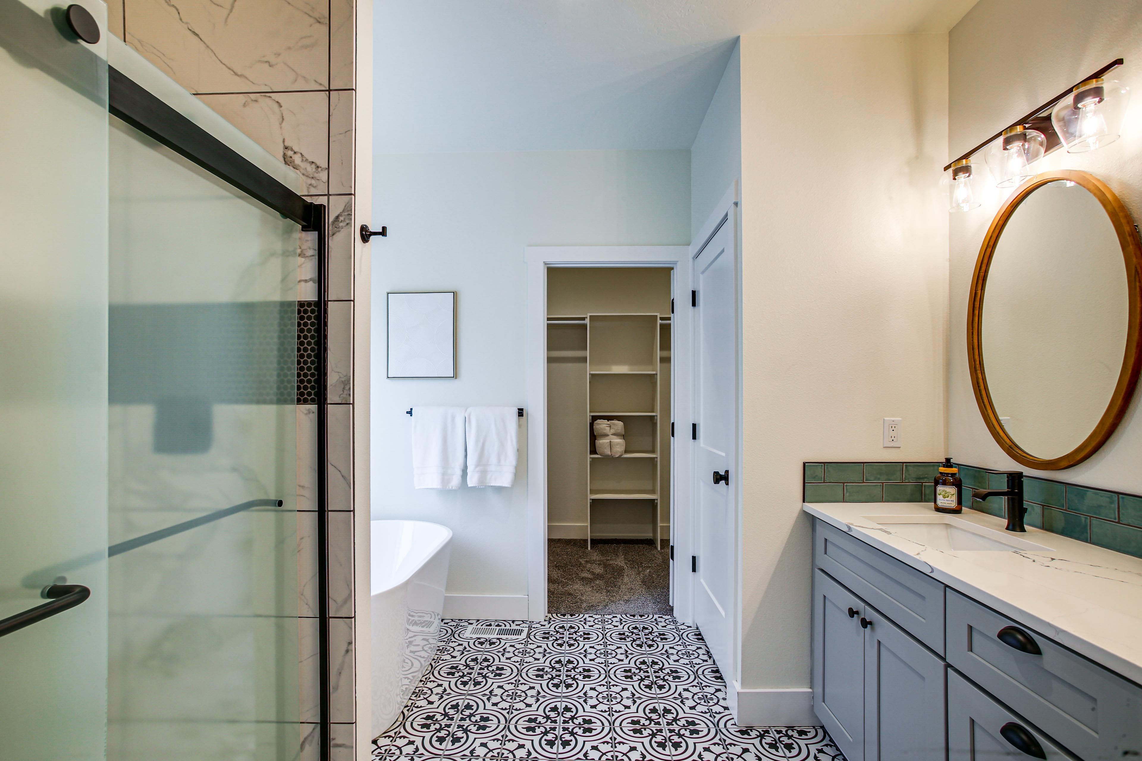 Full Bathroom | 1st Floor