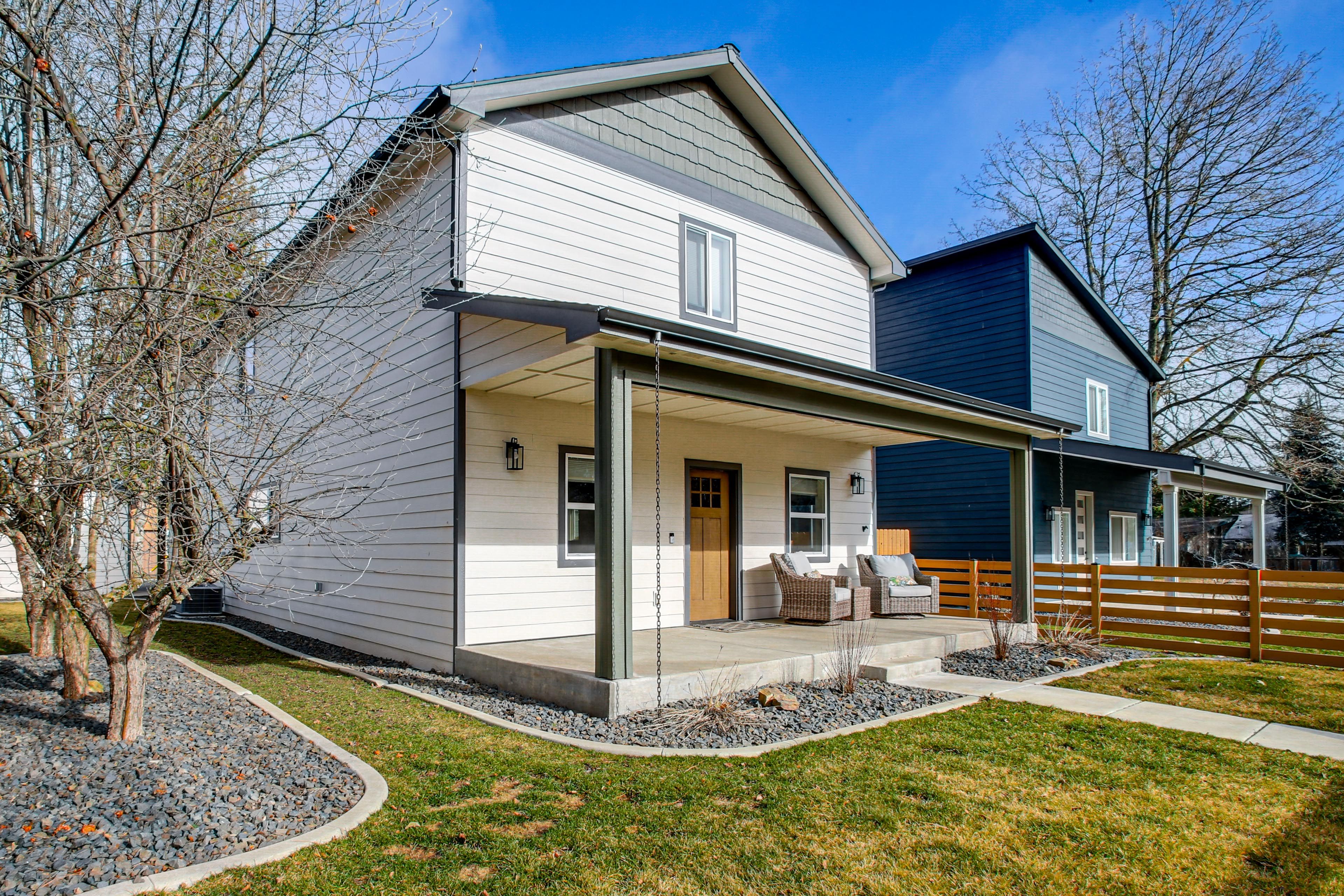 Property Exterior | Covered Patio & Porch