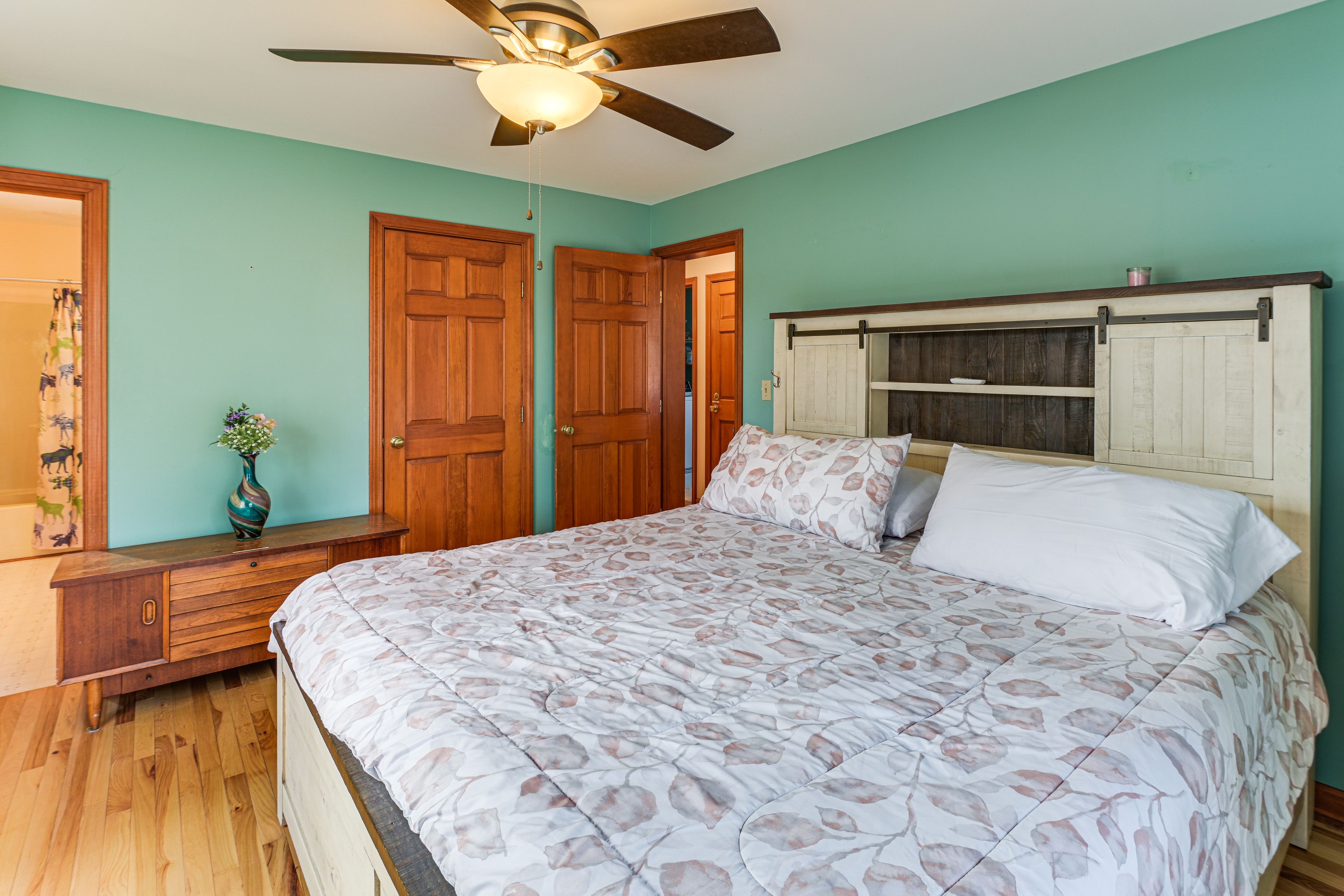 Bedroom 1 | King Bed