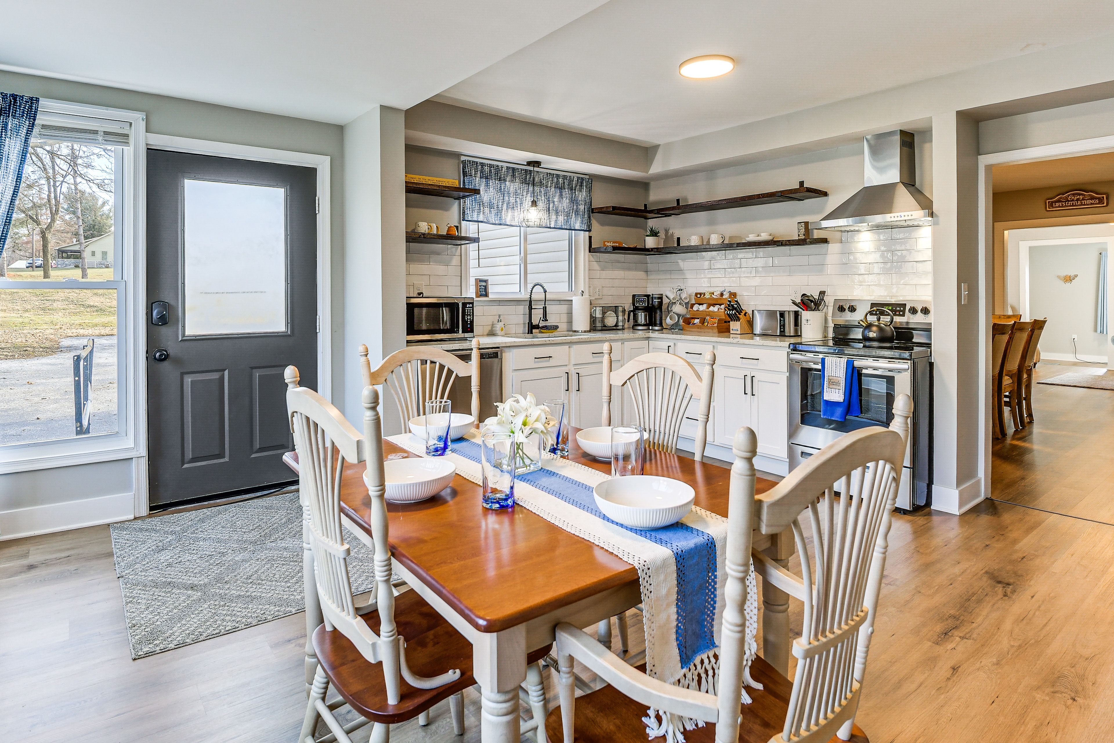 Kitchen | Dining Table | Free WiFi