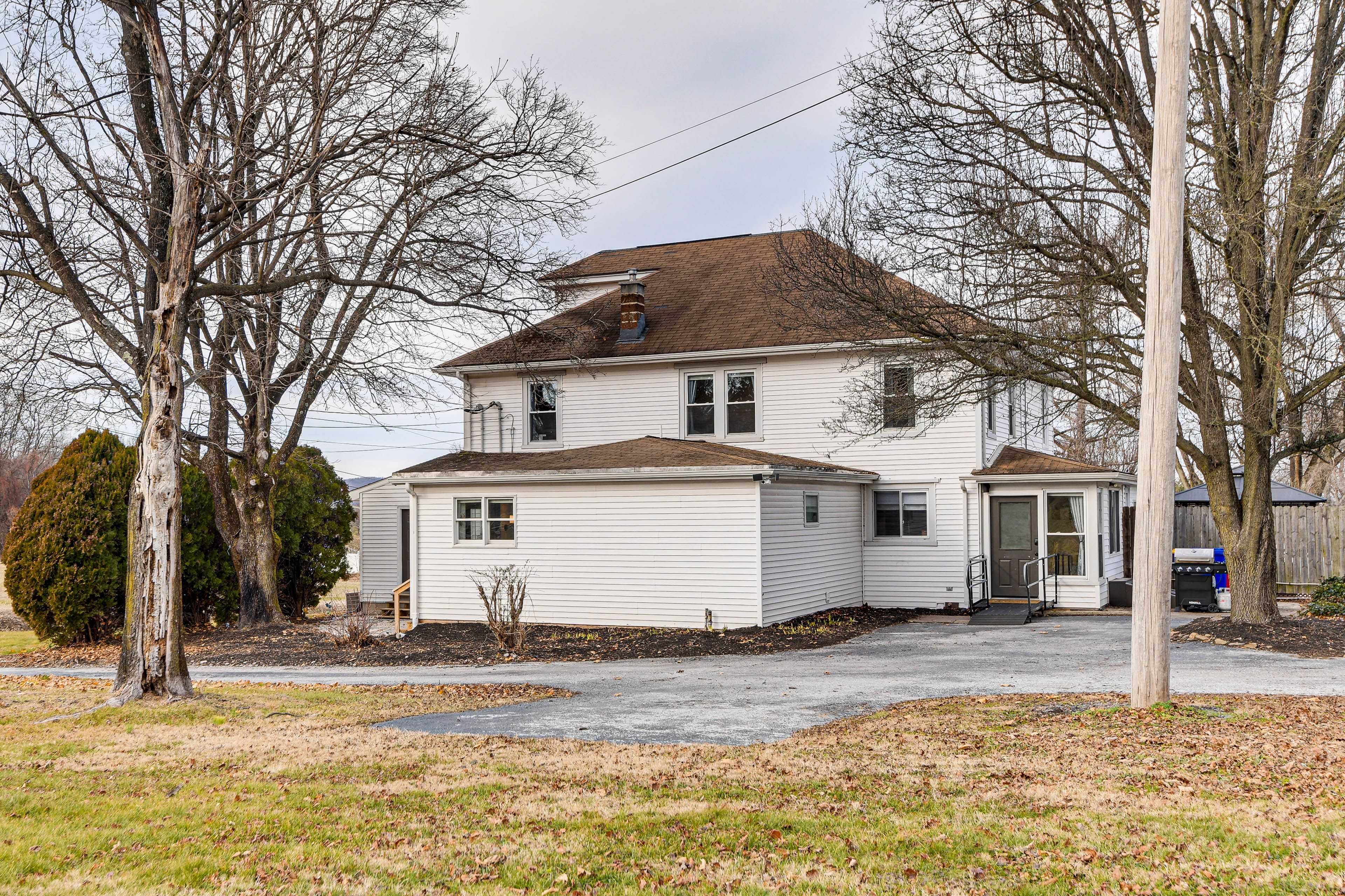 Parking | Driveway (5 Vehicles)