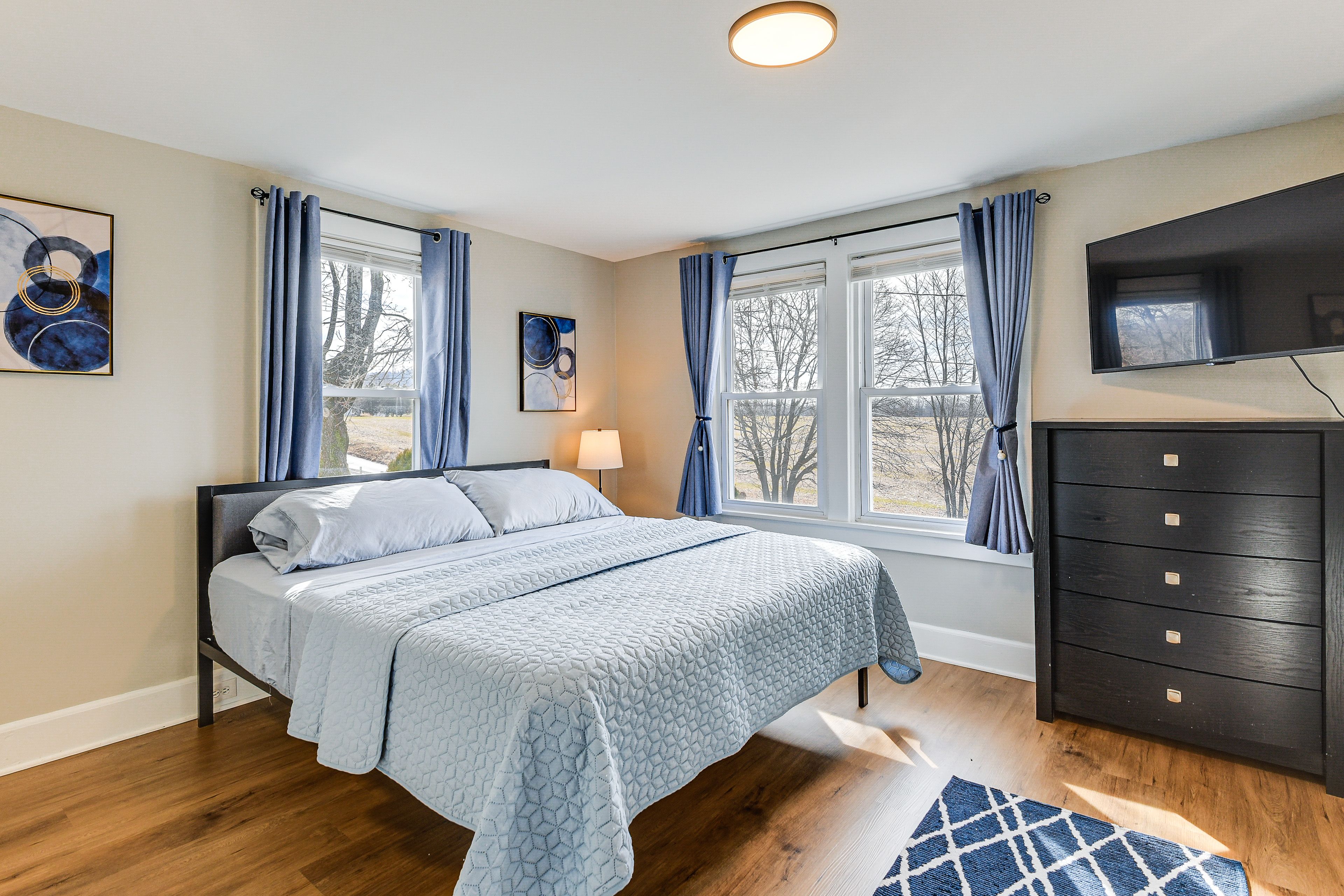 Bedroom 2 | King Bed | Smart TV | 2nd Floor