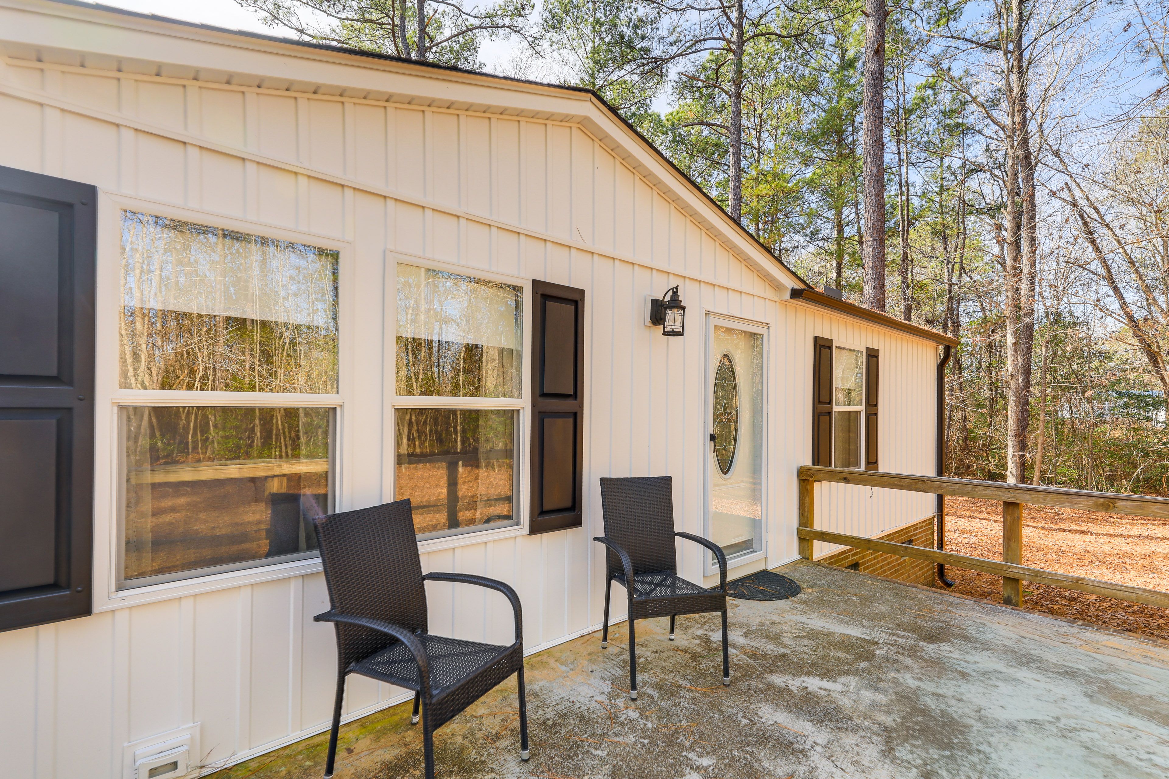 House Exterior | Furnished Front Porch