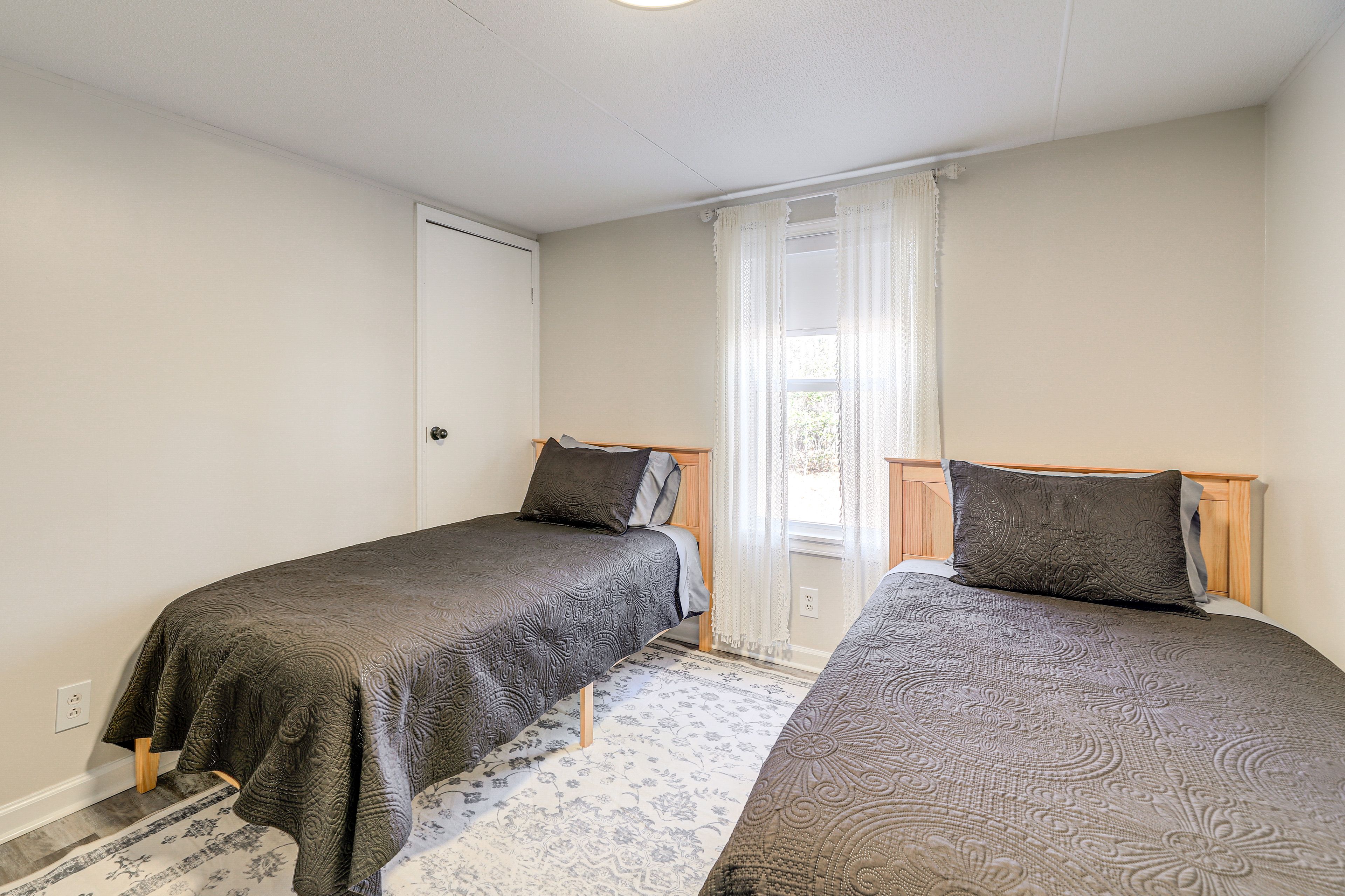 Bedroom 2 | 2 Twin Beds