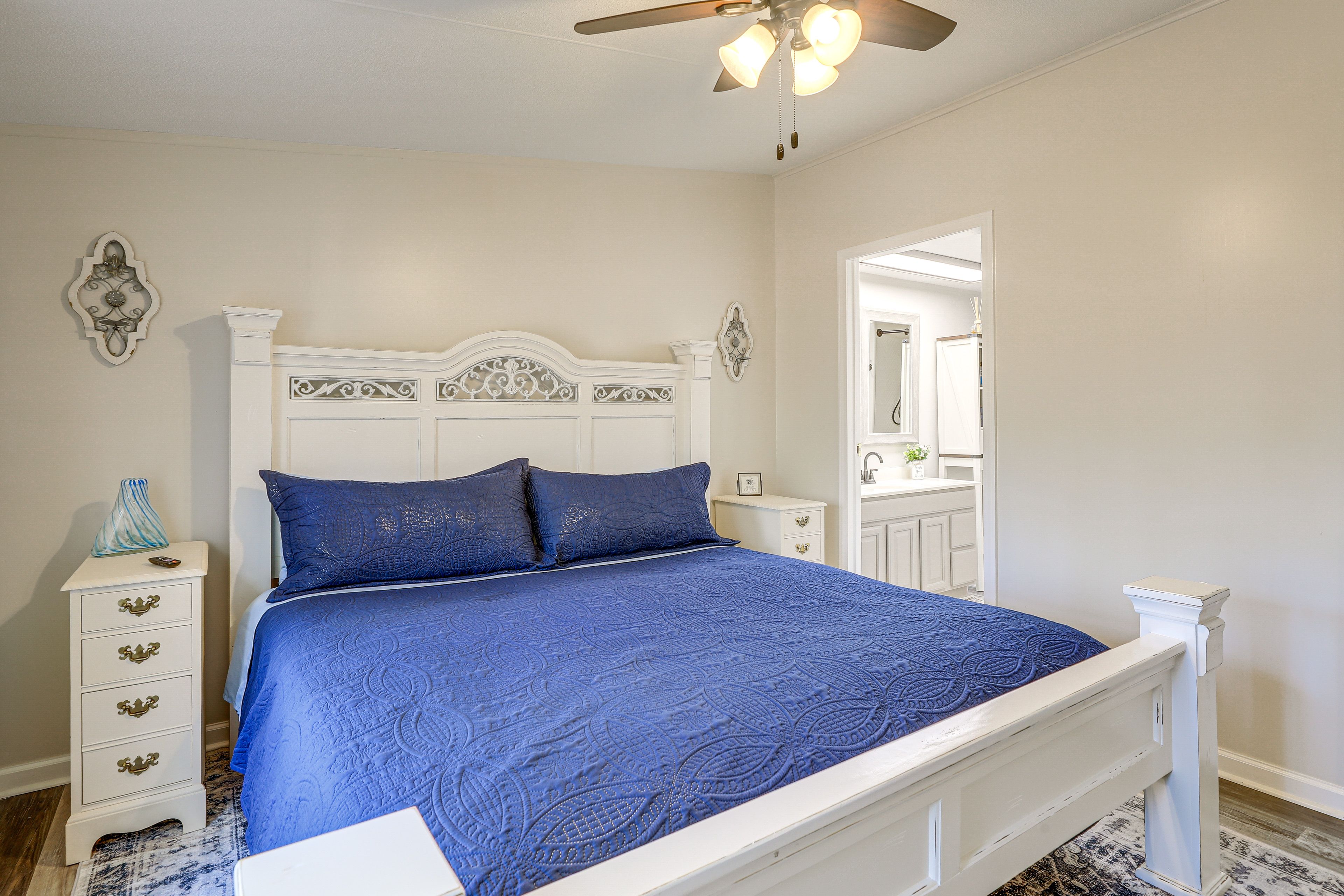 Bedroom 1 | King Bed | TV