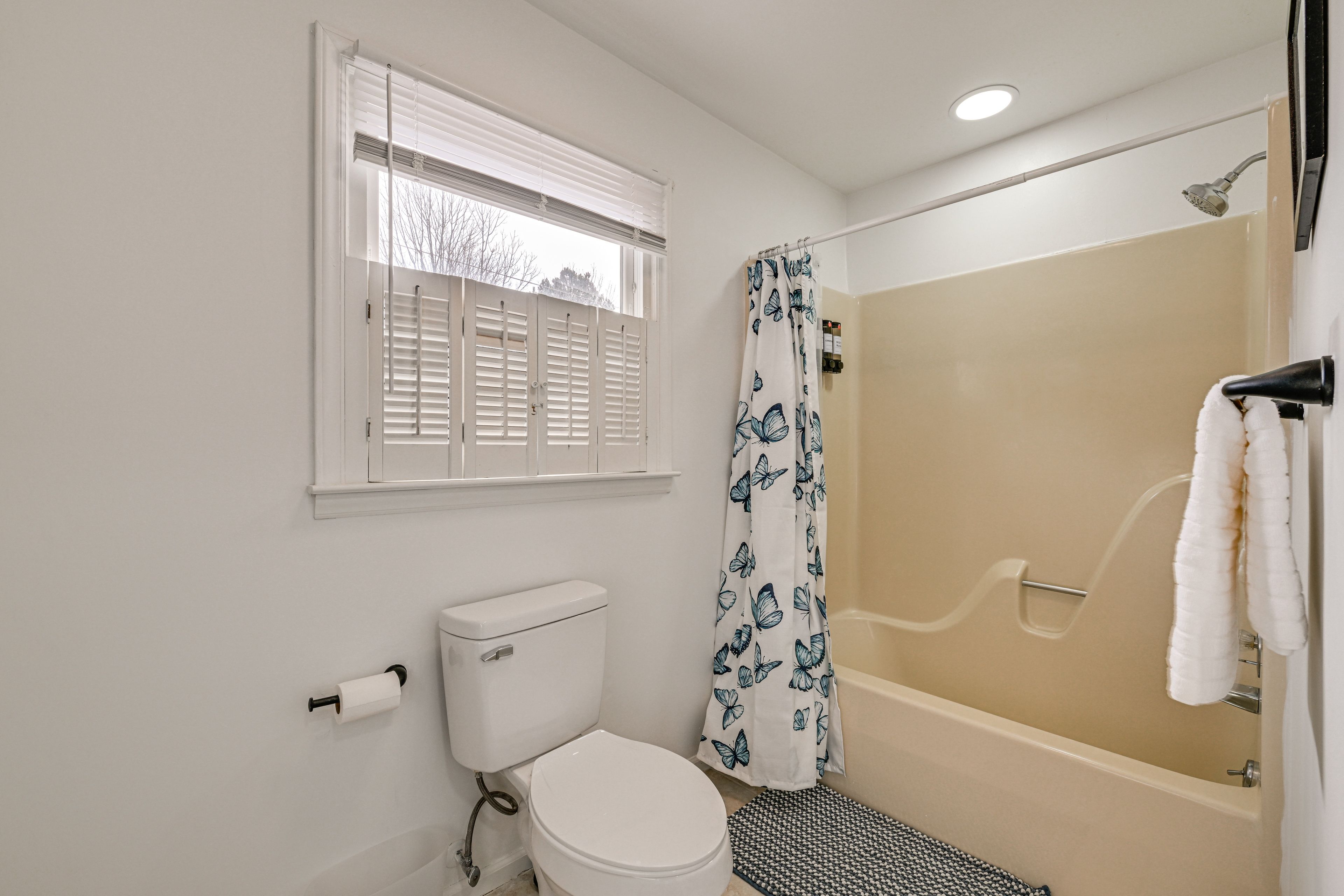 Full Bathroom | 1st Floor