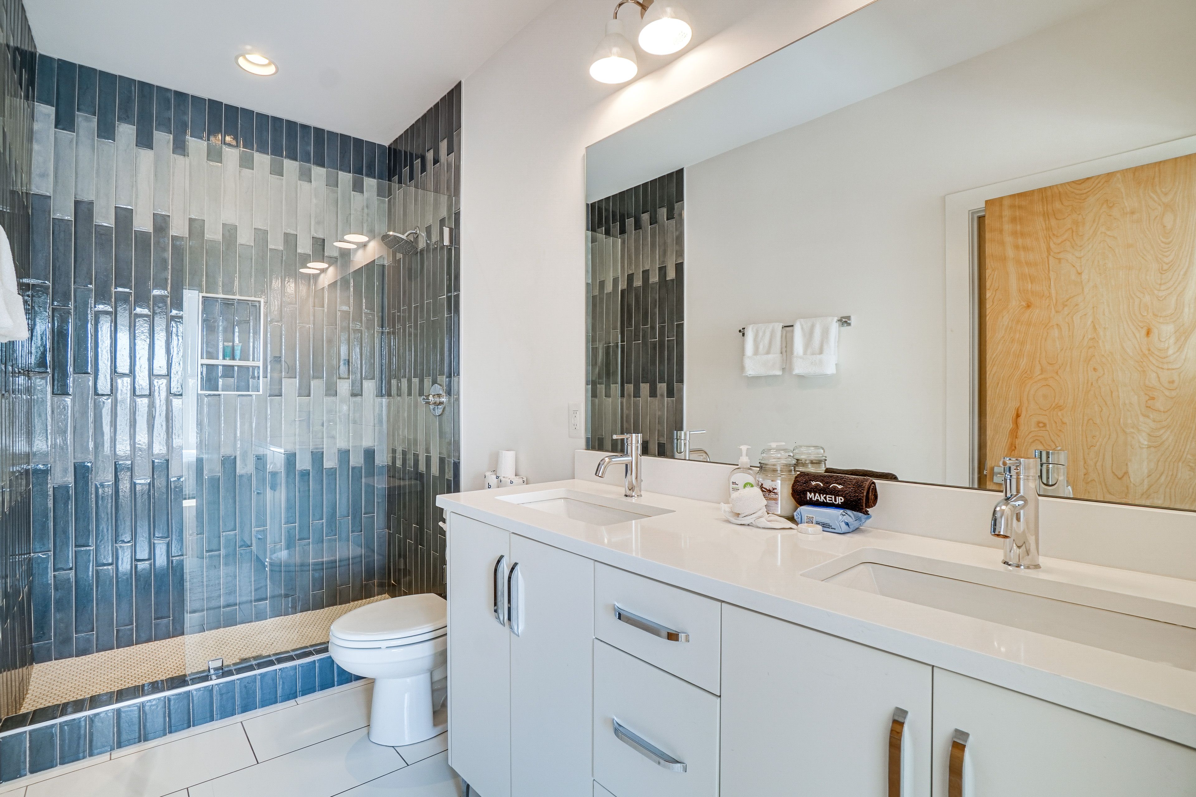 Full Bath | 2nd Floor