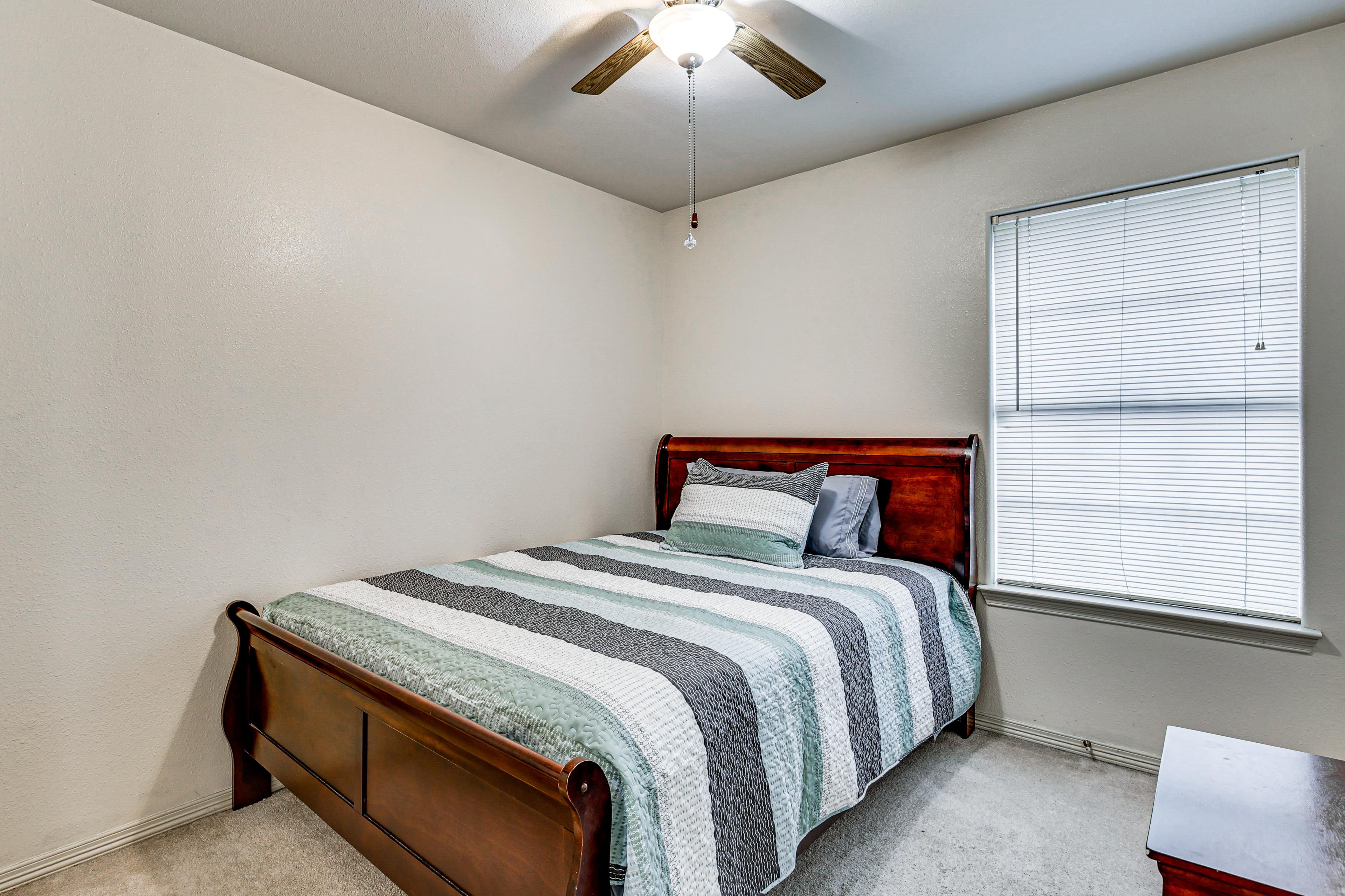 Bedroom 3 | Queen Bed