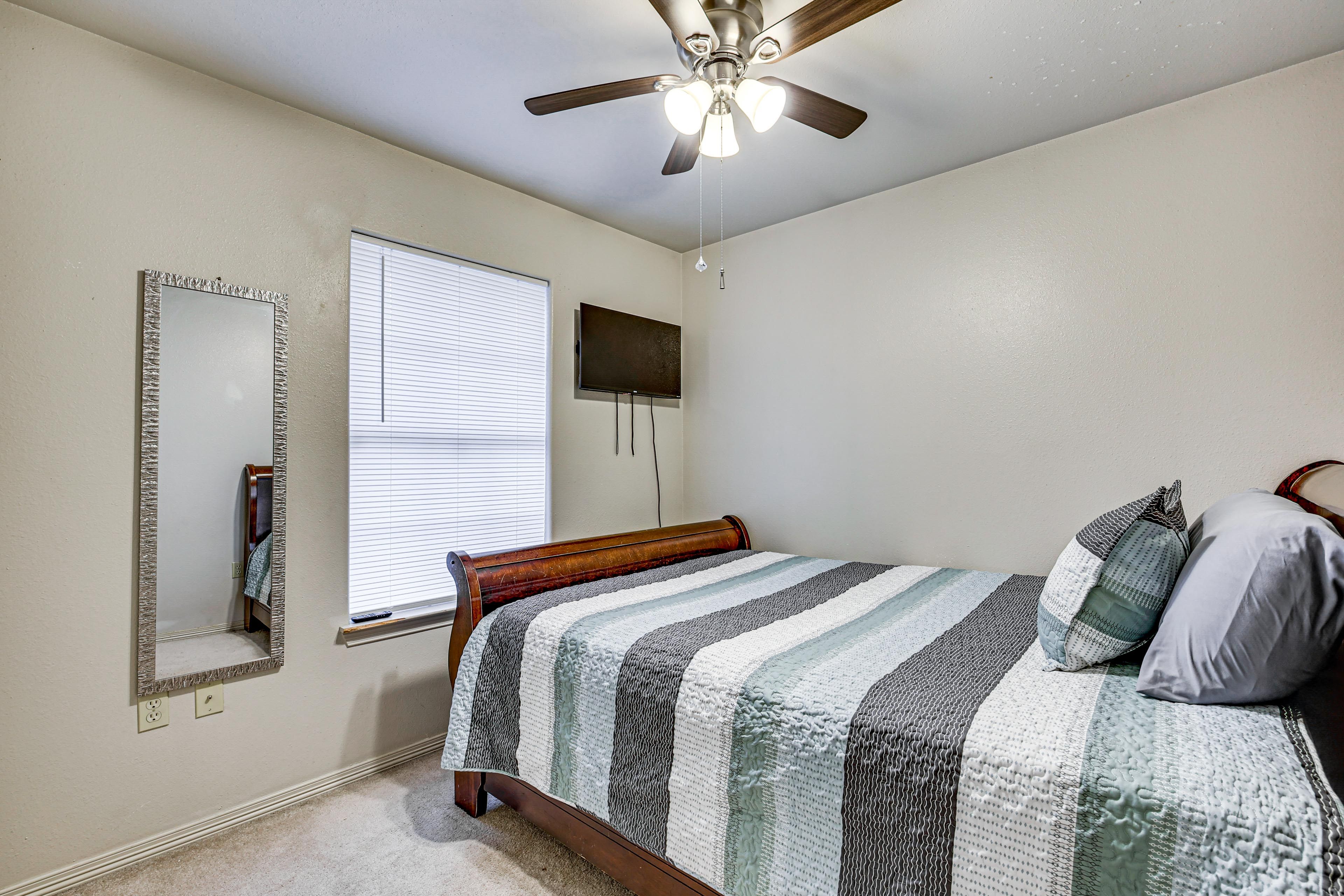 Bedroom 2 | Queen Bed