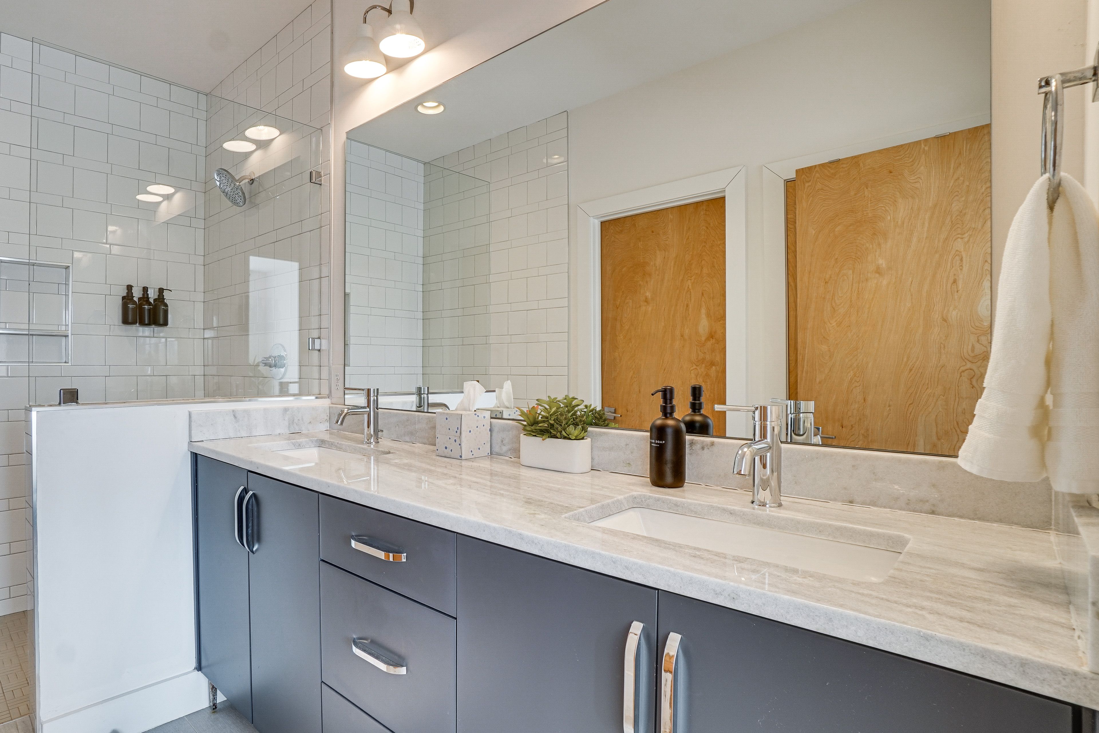 Full Bath | 3rd Floor