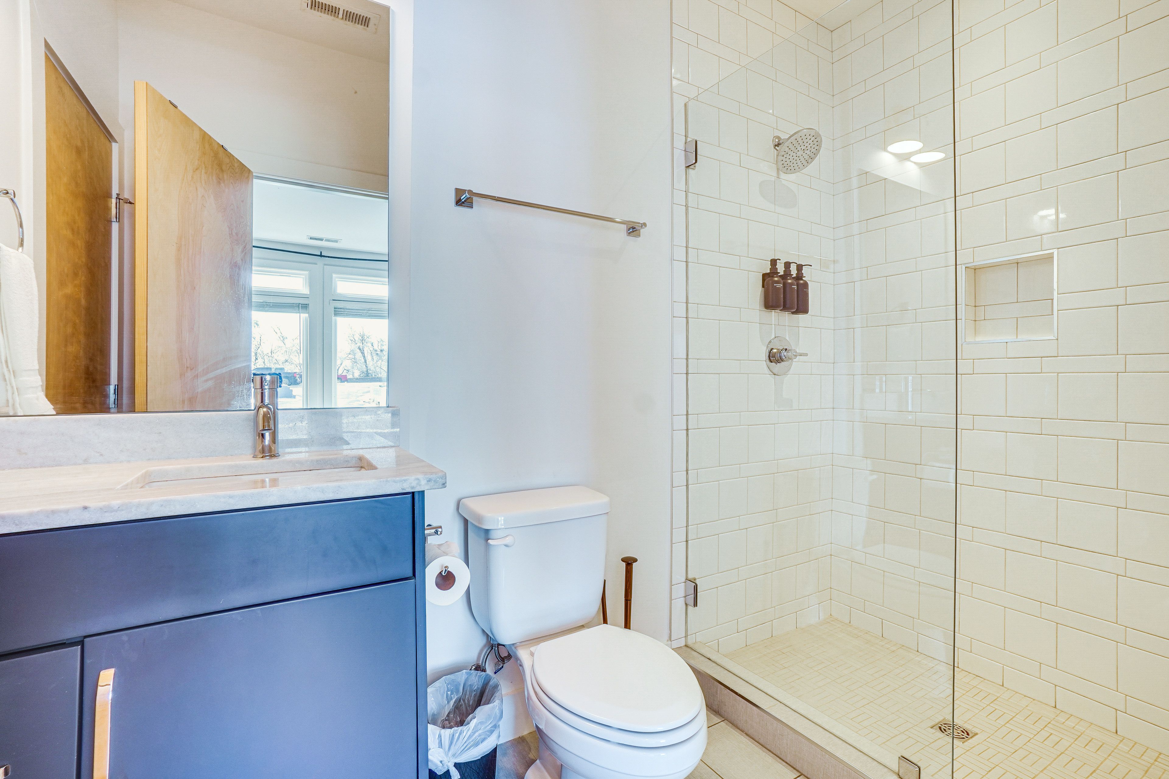 Full Bath | 2nd Floor