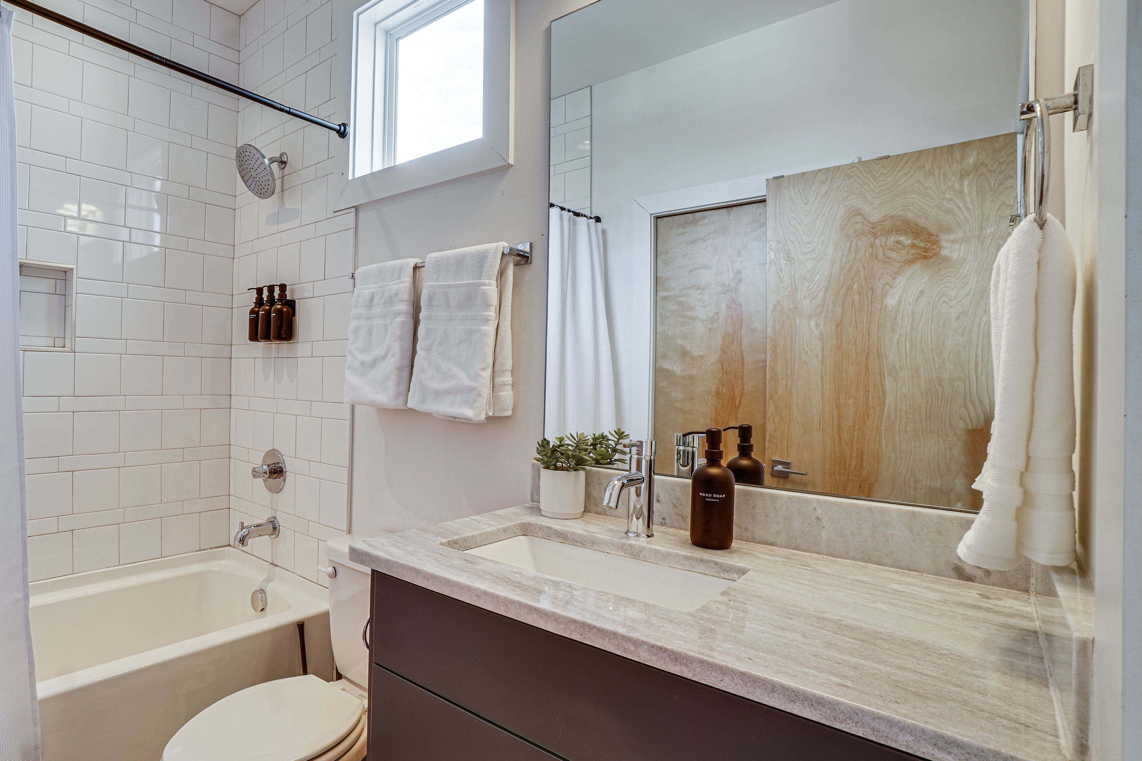 Full Bath | 3rd Floor