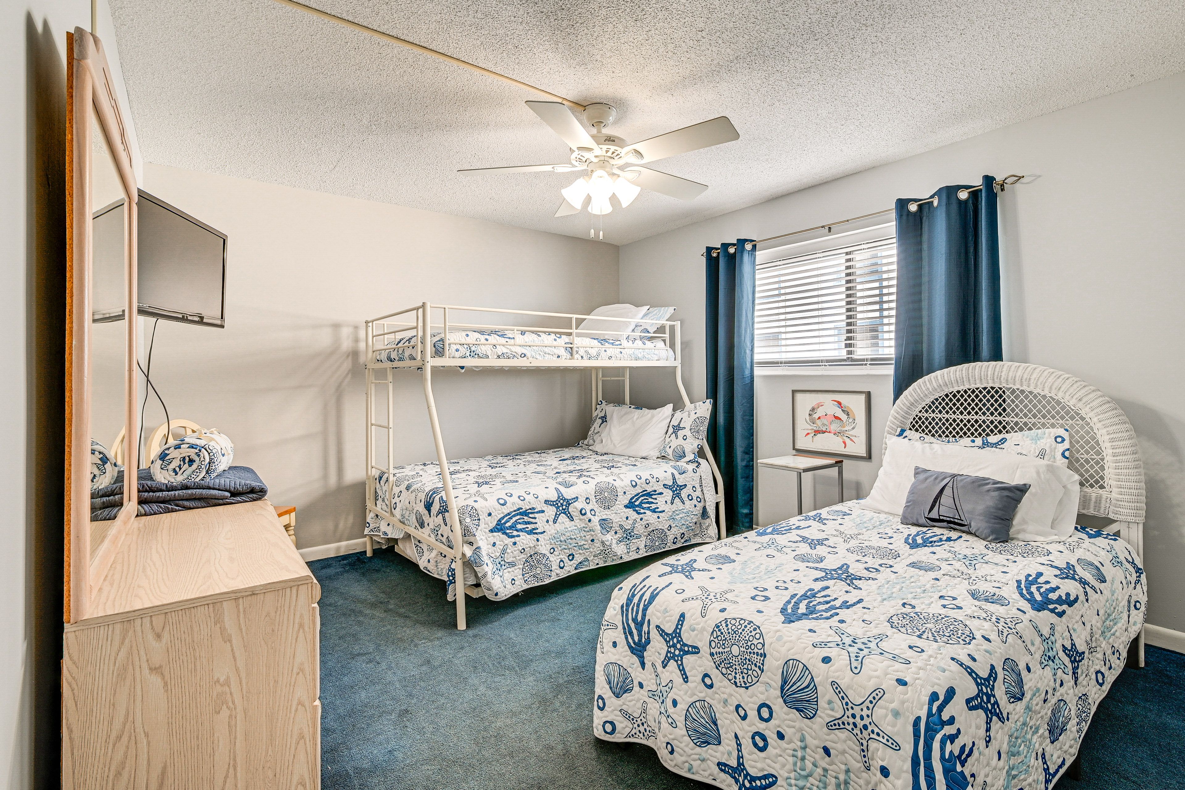 Bedroom 2 | Twin/Full Bunk Bed w/ Twin Trundle | Twin Bed