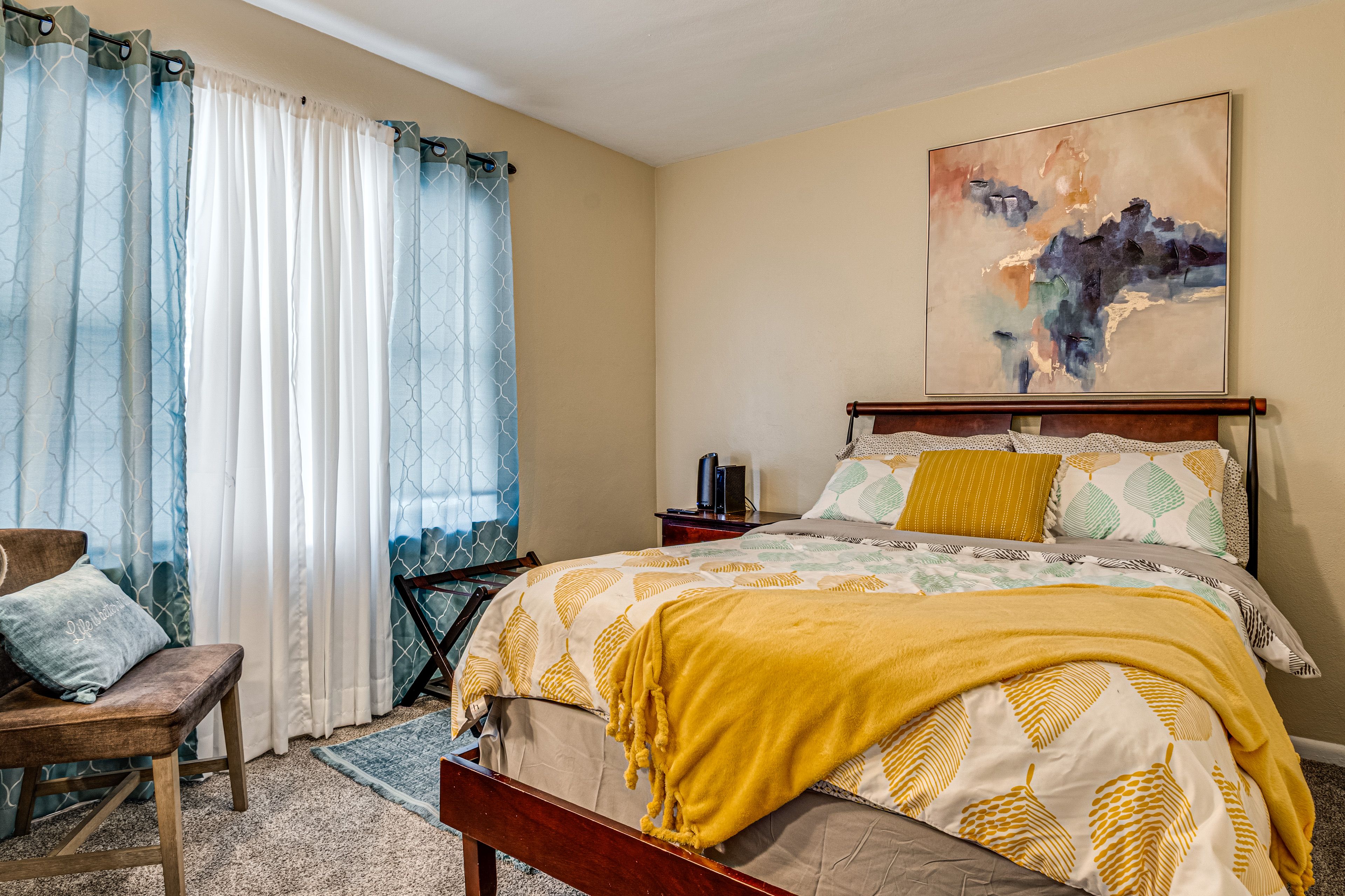 Bedroom 1 | Queen Bed