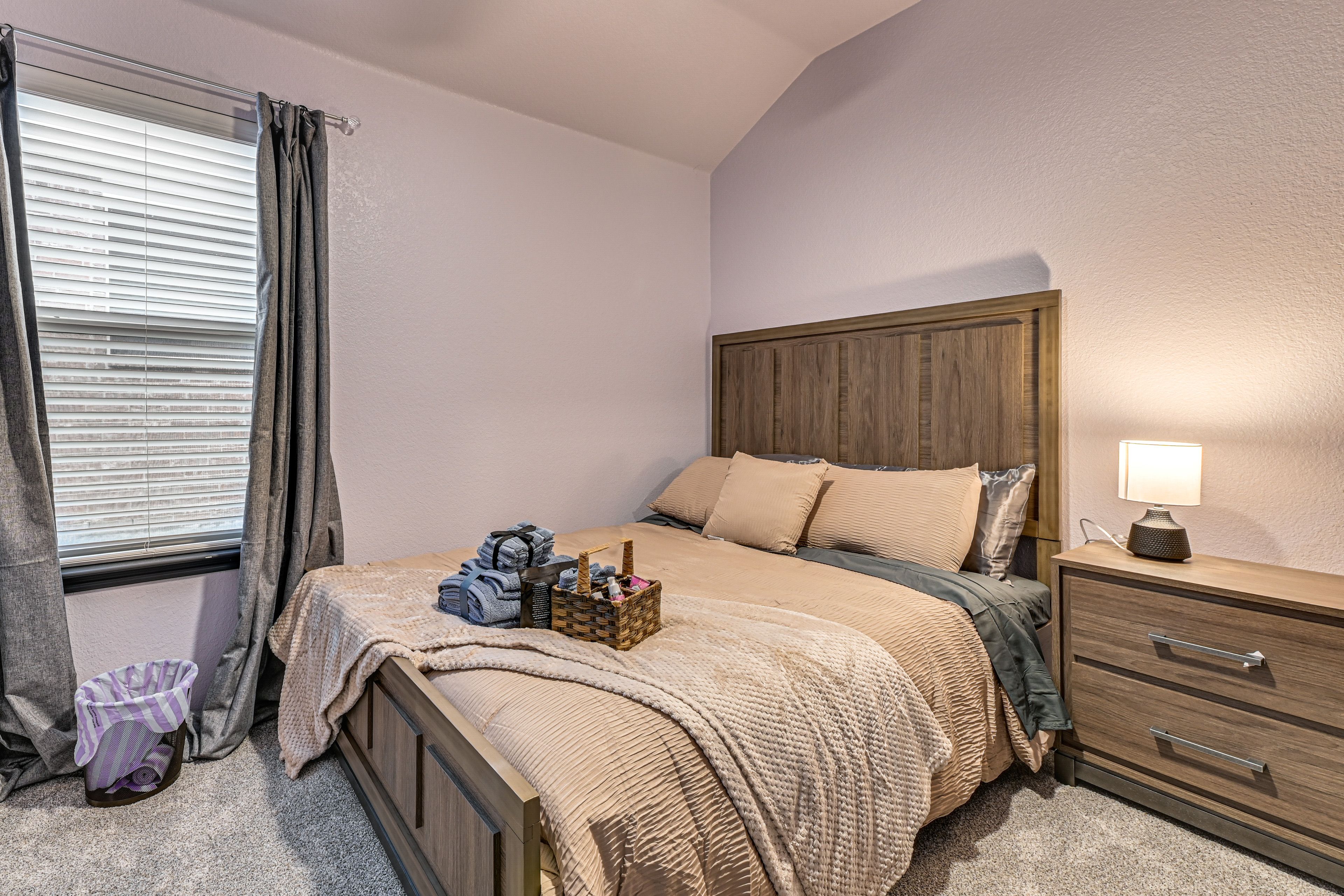 Bedroom 3 | Queen Bed