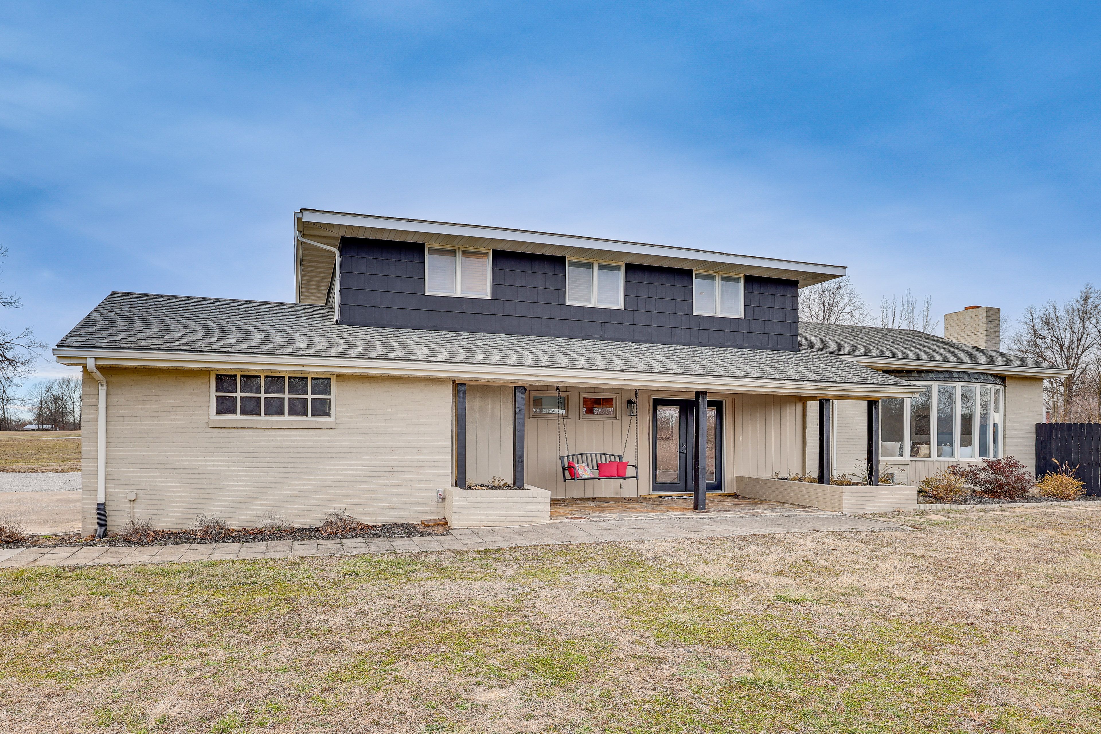 Property Exterior | Driveway (4 Vehicles)