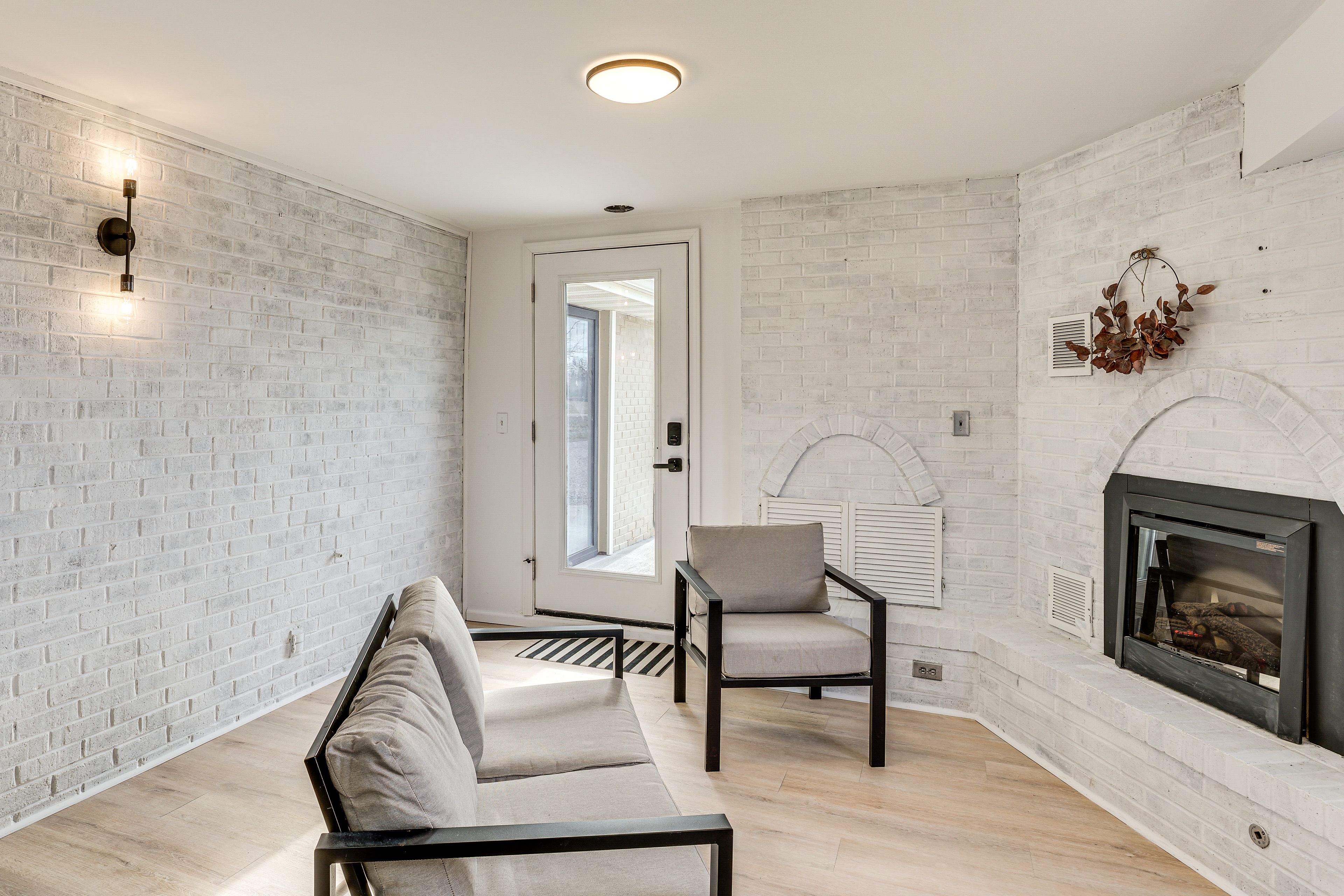 Sitting Area | 1st Floor