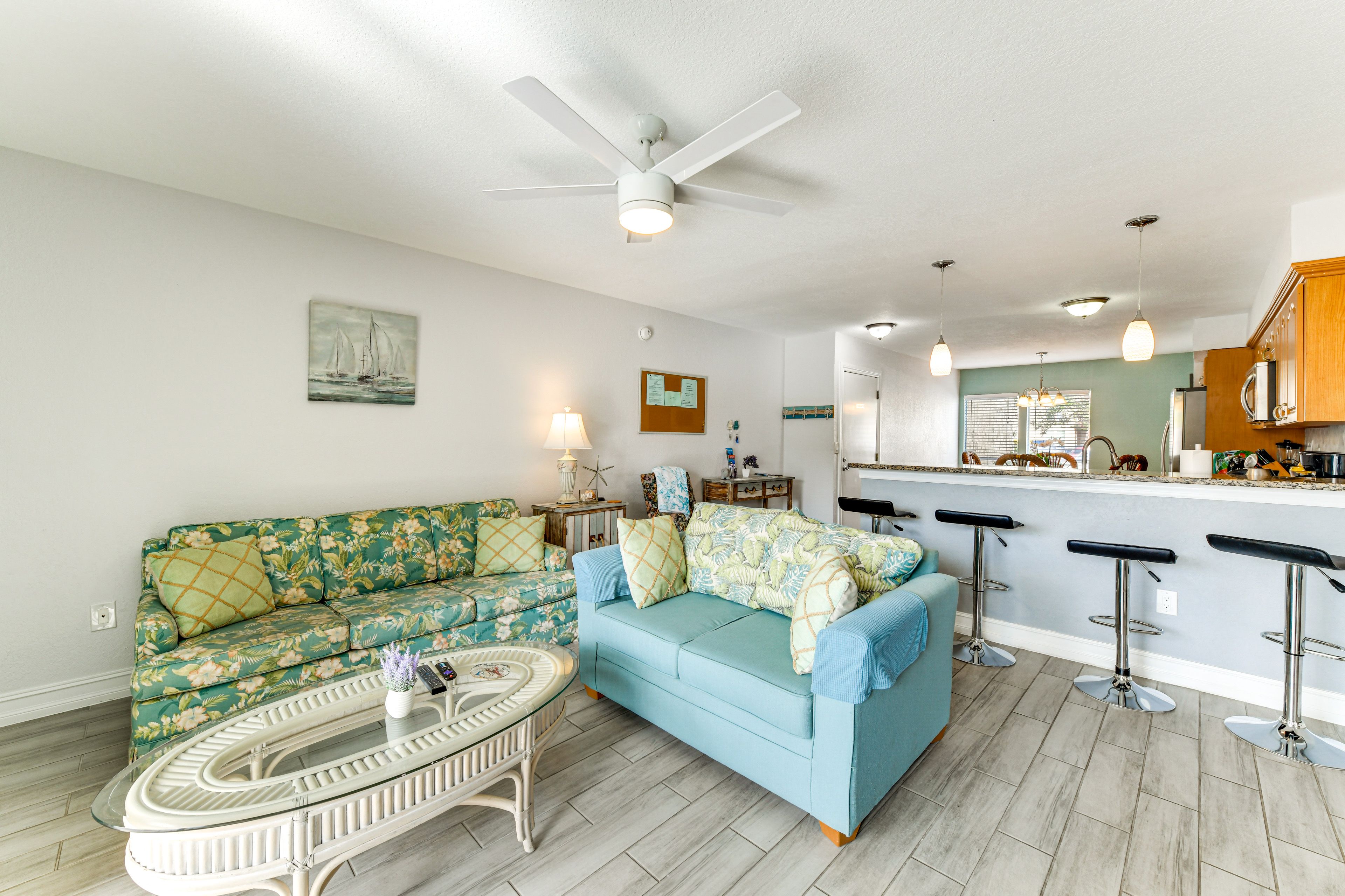 Living Room | Central A/C | Free WiFi