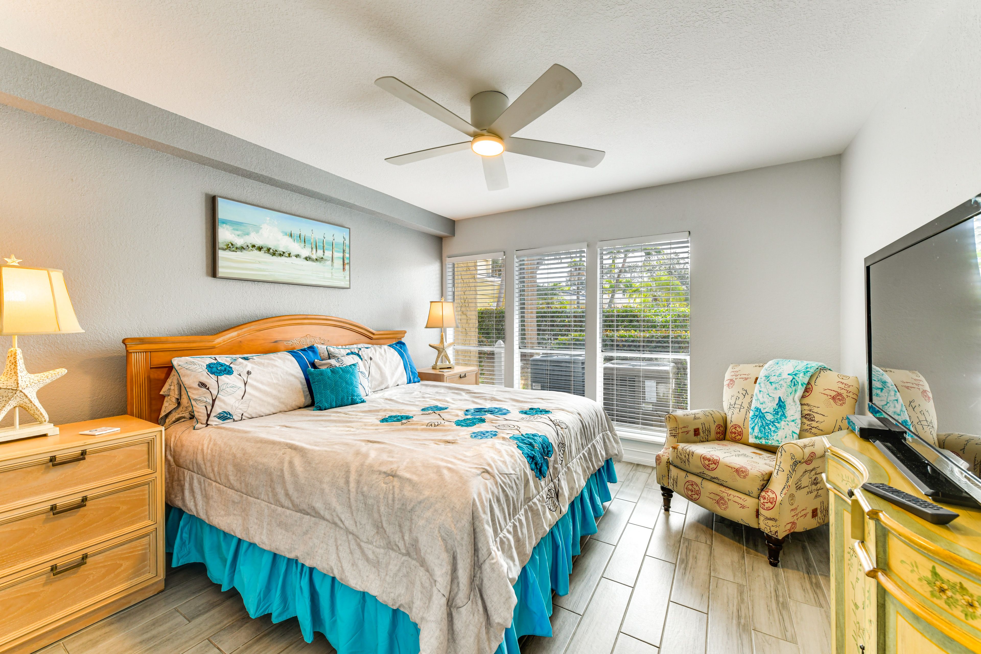 Bedroom 1 | King Bed | Smart TV