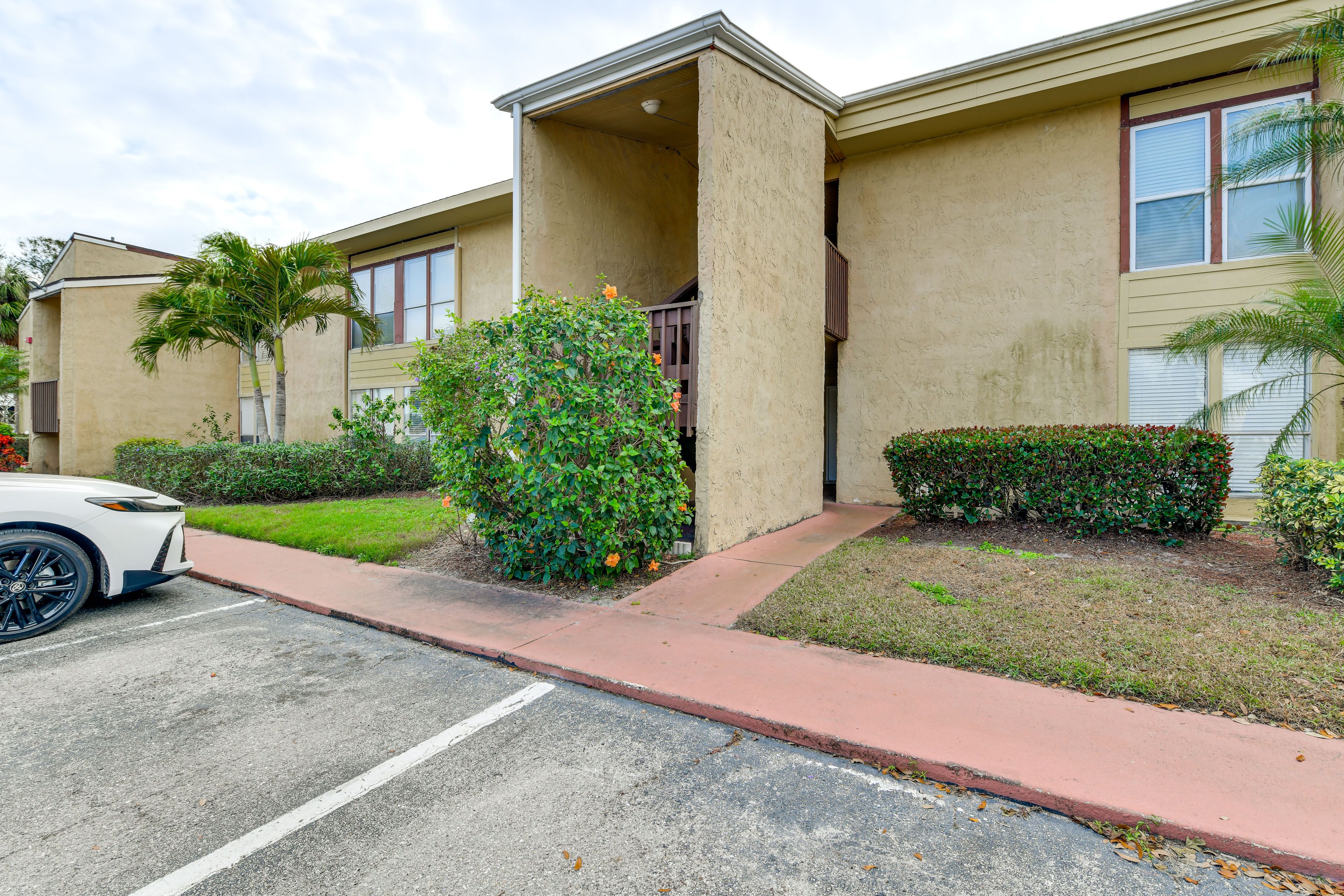 Parking | Community Lot (1 Vehicle)