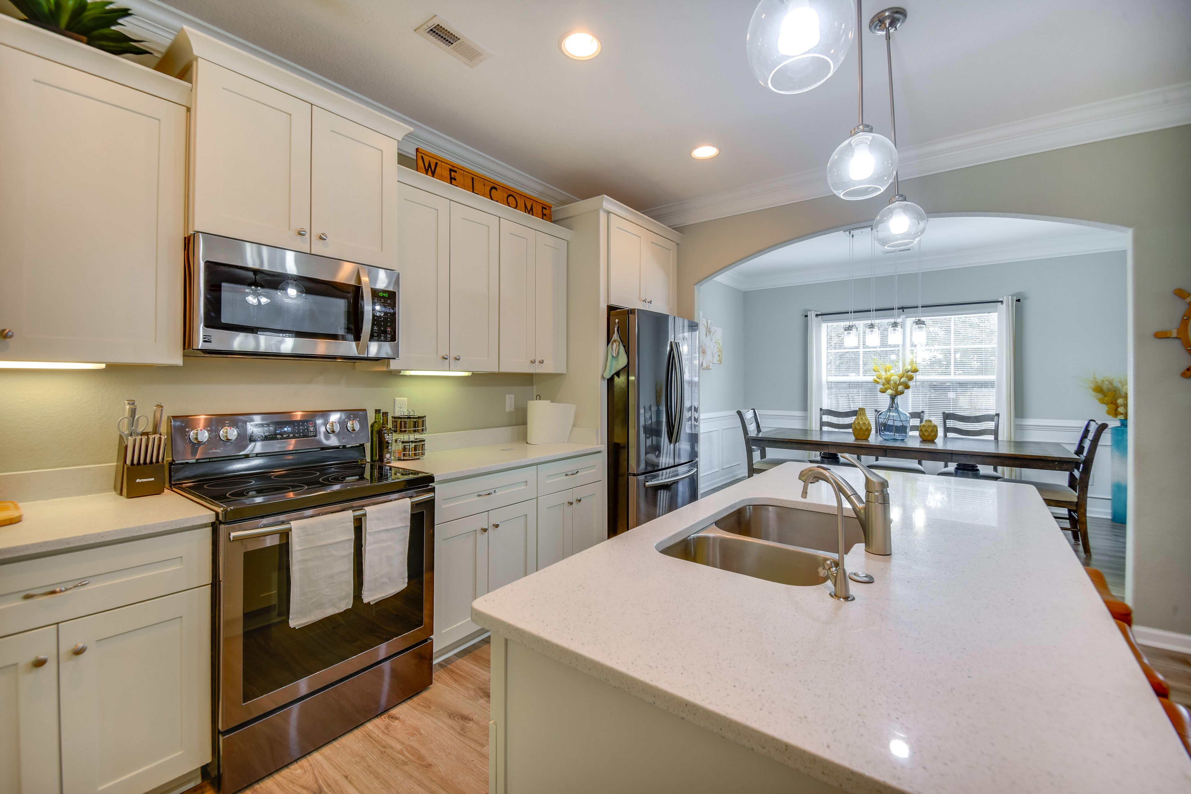 Kitchen | Dining Table