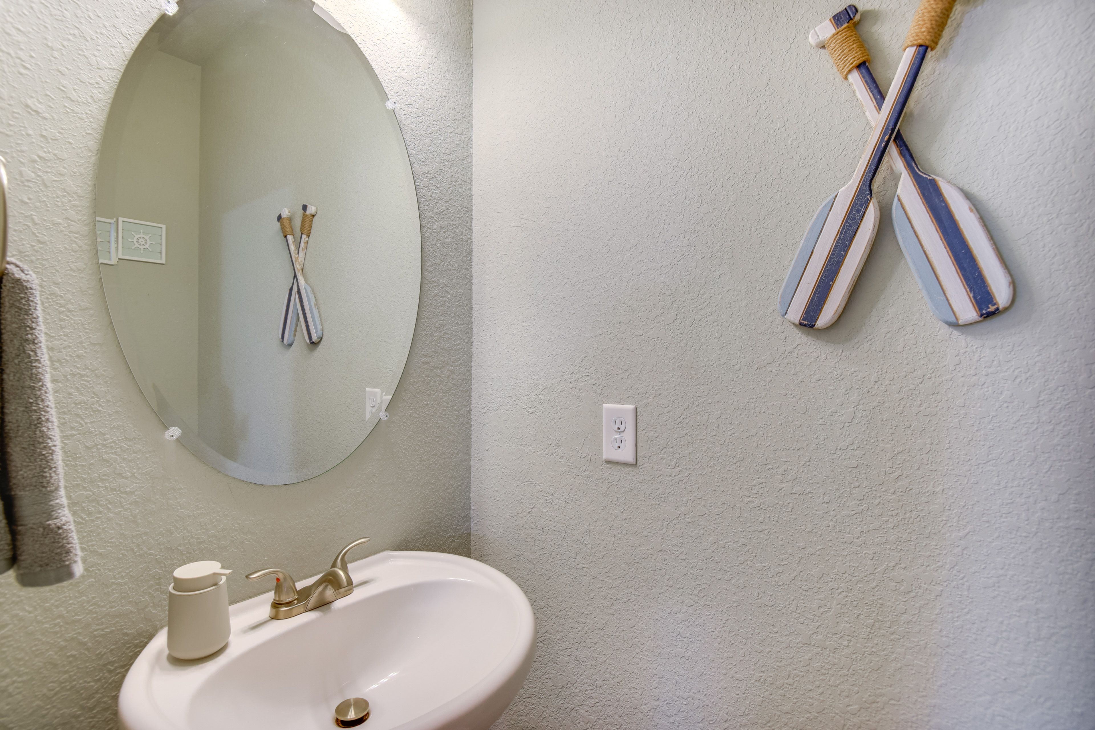 Half Bathroom | 1st Floor