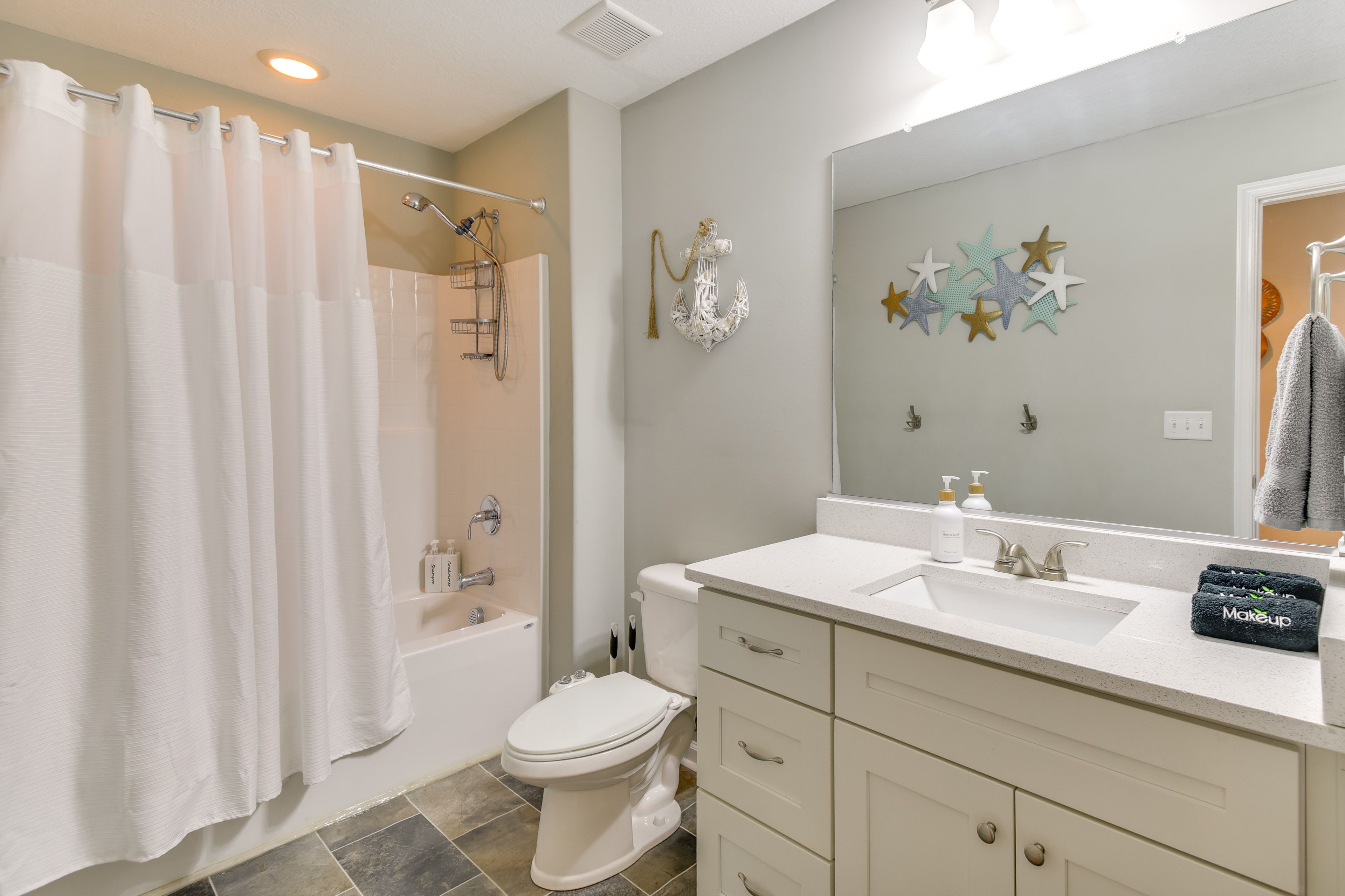 Full Bathroom | 2nd Floor