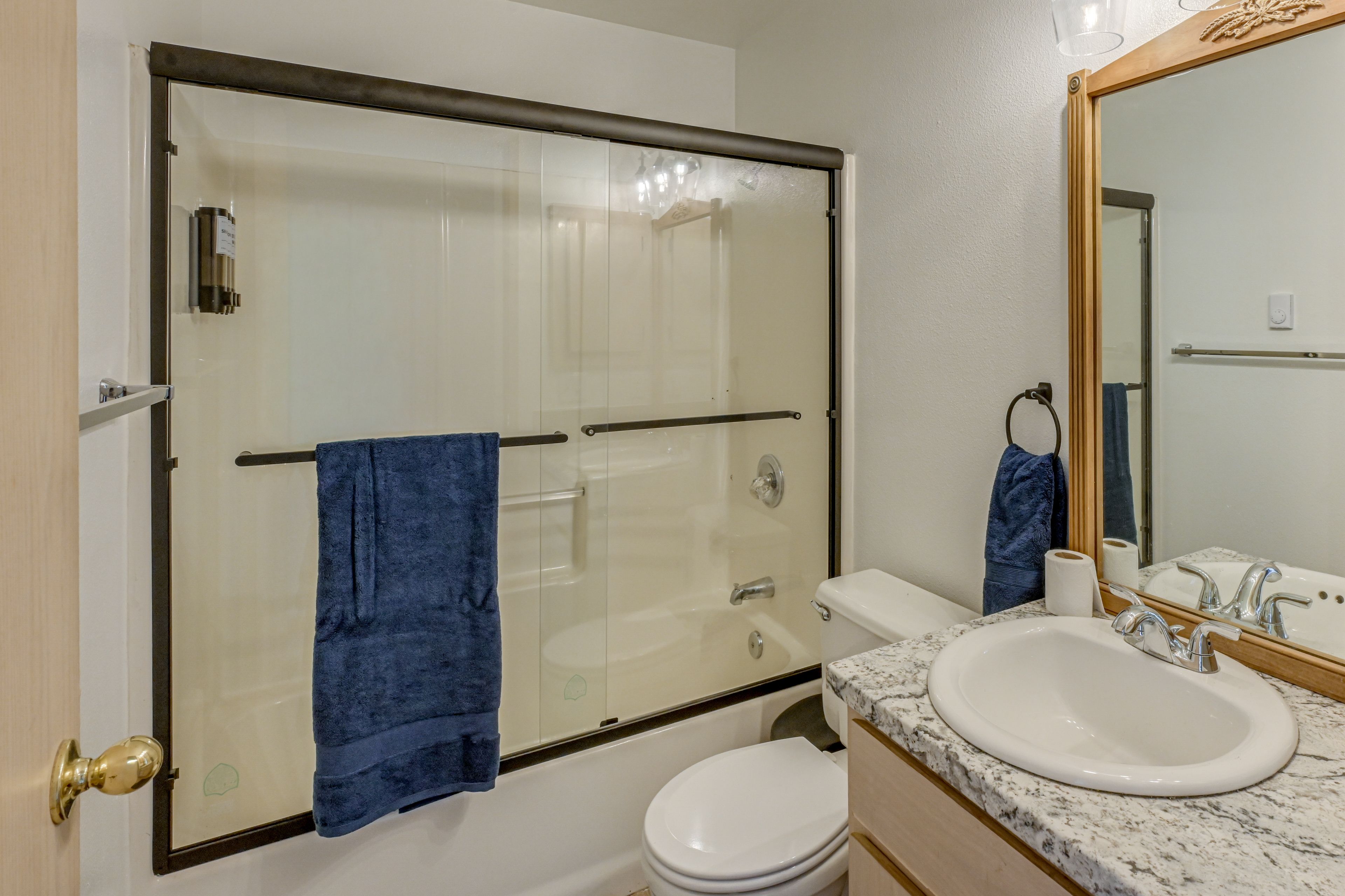 Full Bath | 2nd Floor