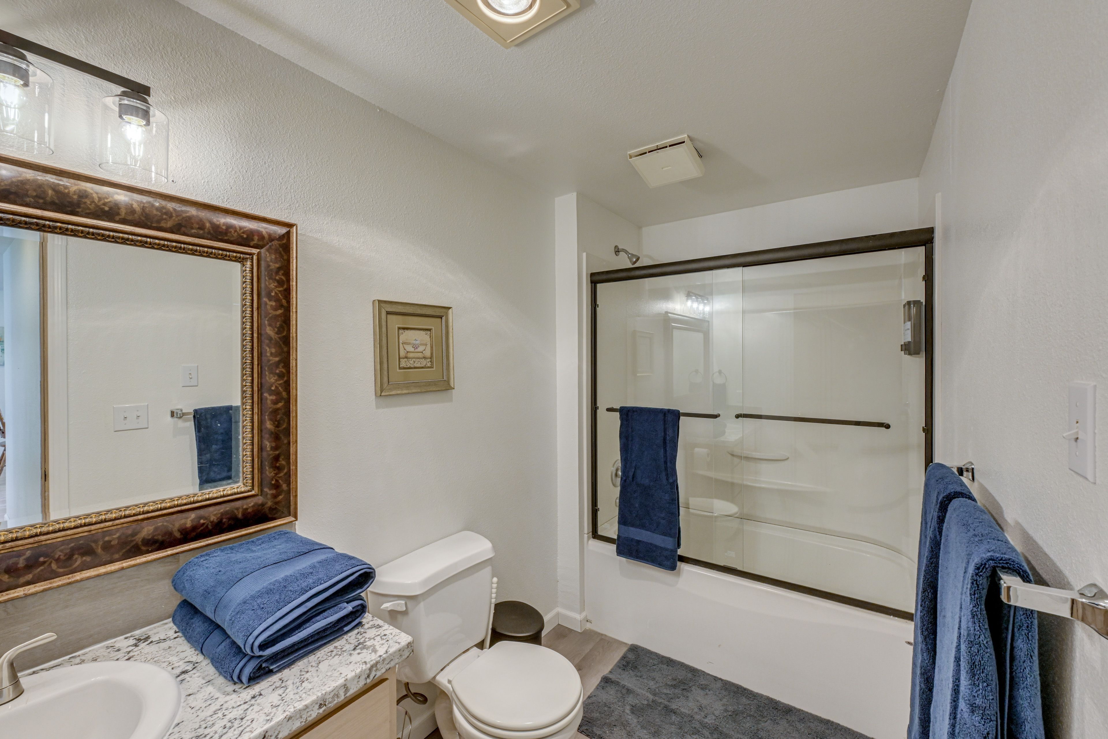 Full Bath | 2nd Floor