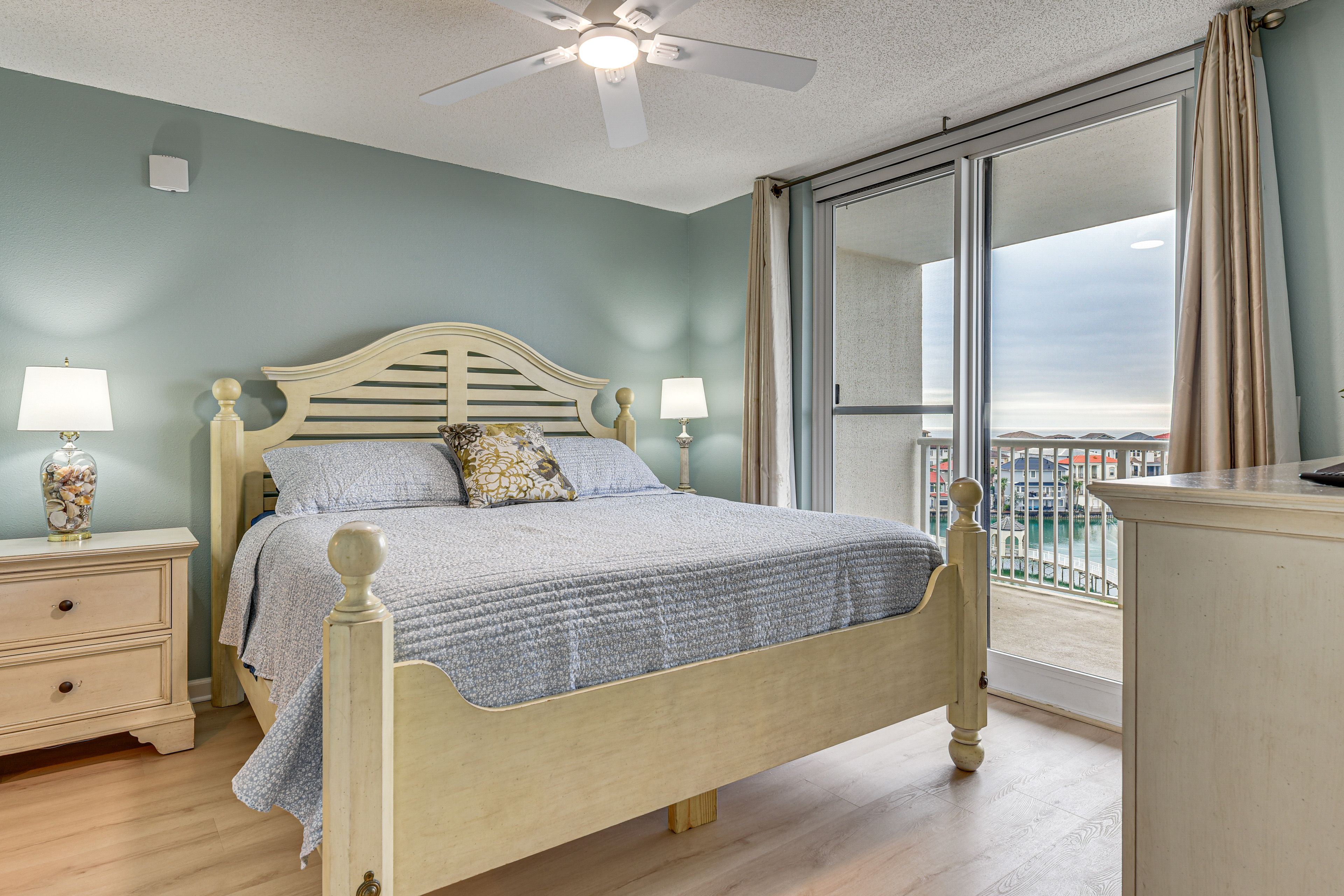 Bedroom 1 | King Bed