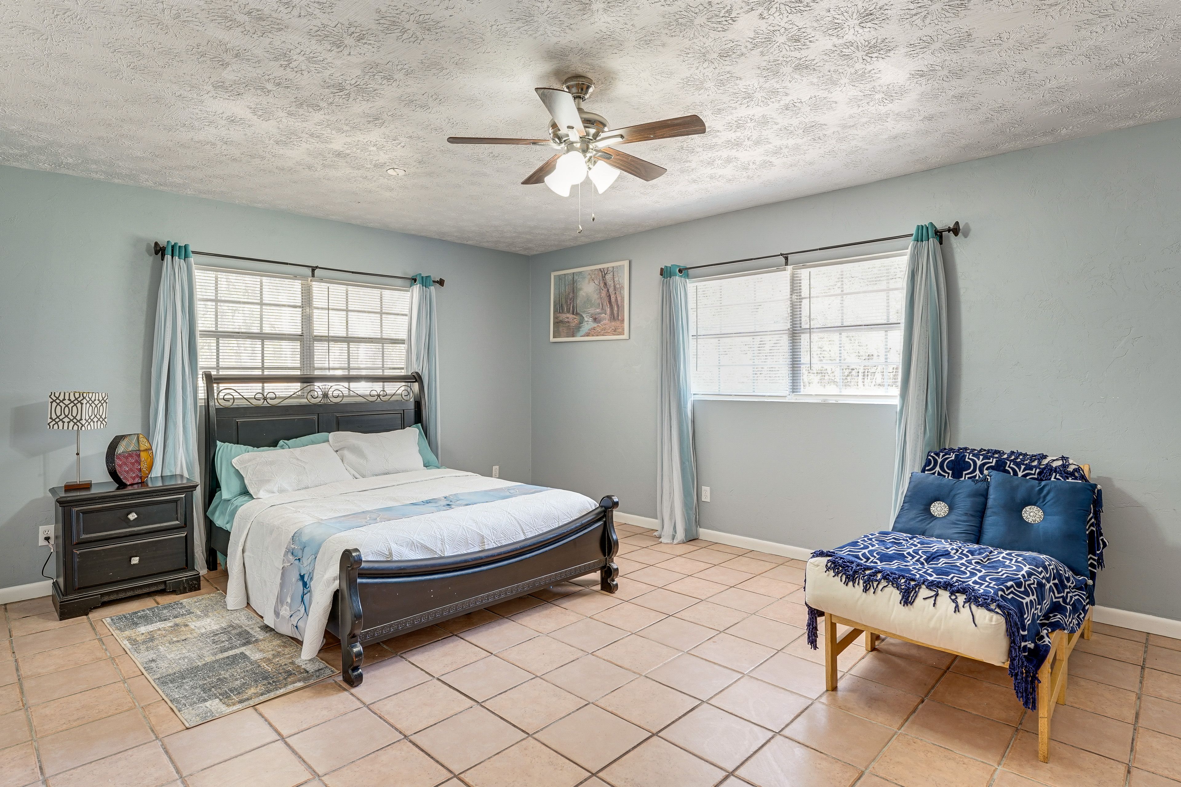 Bedroom 1 | Queen Bed