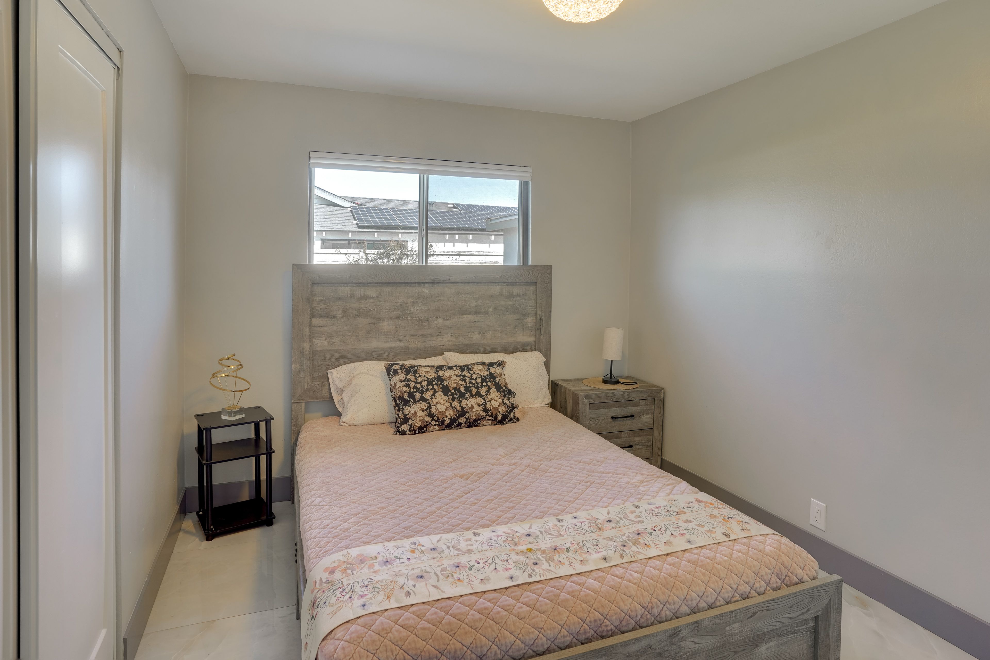 Bedroom 2 | Queen Bed