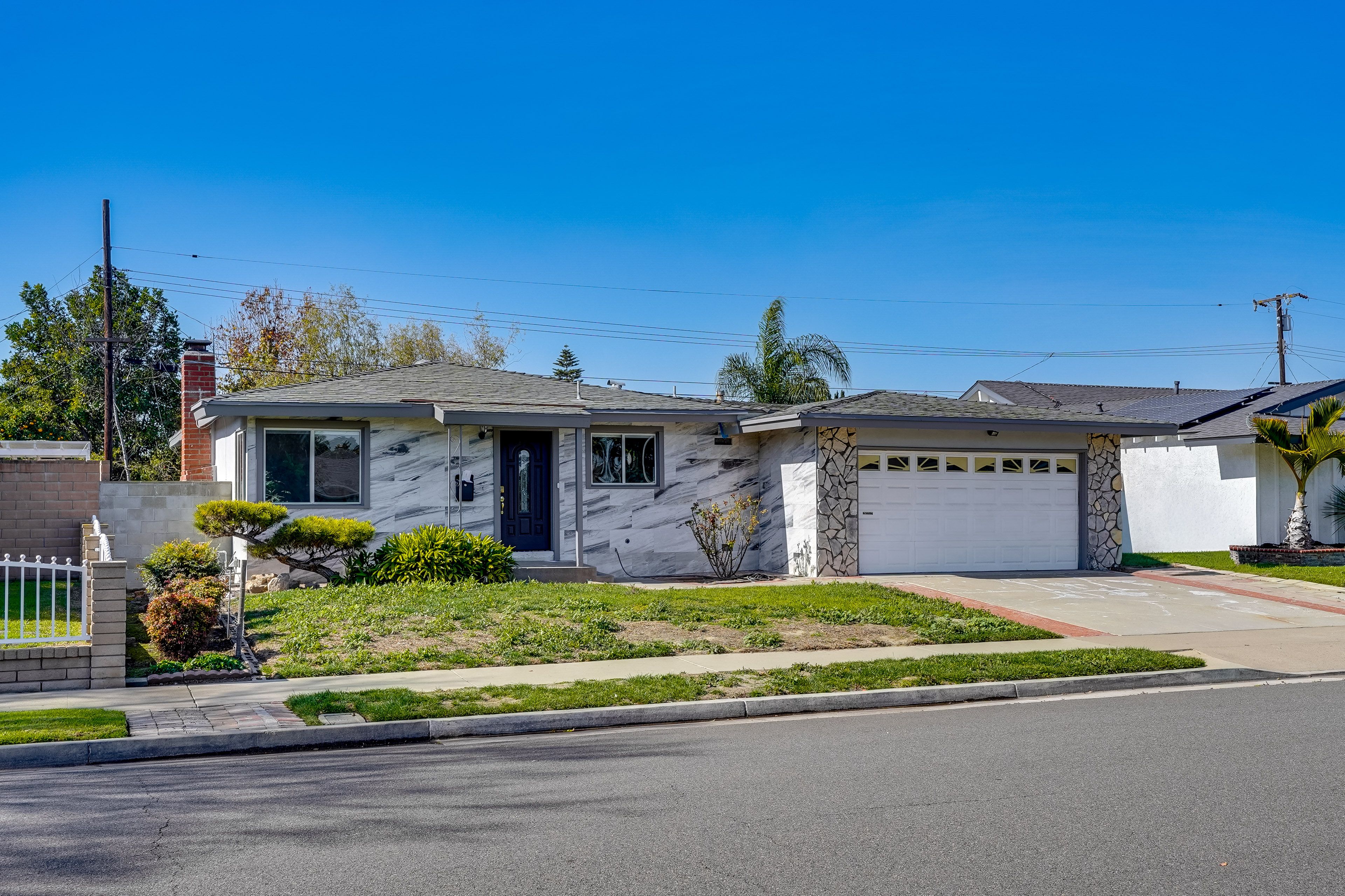 Parking | Garage (2 Vehicles) | Driveway (2 Vehicles)