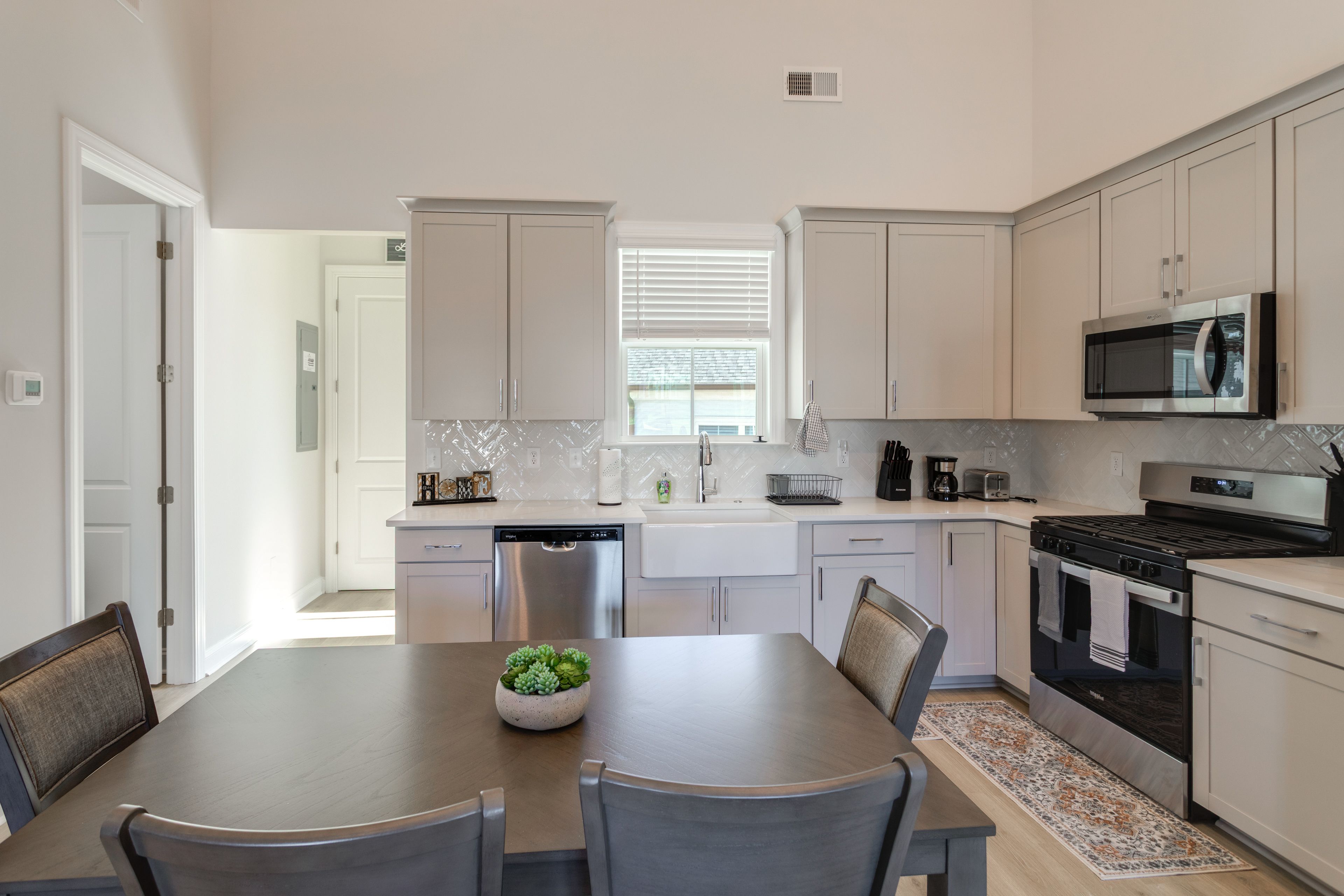 Dining Table | Kitchen | Main Floor