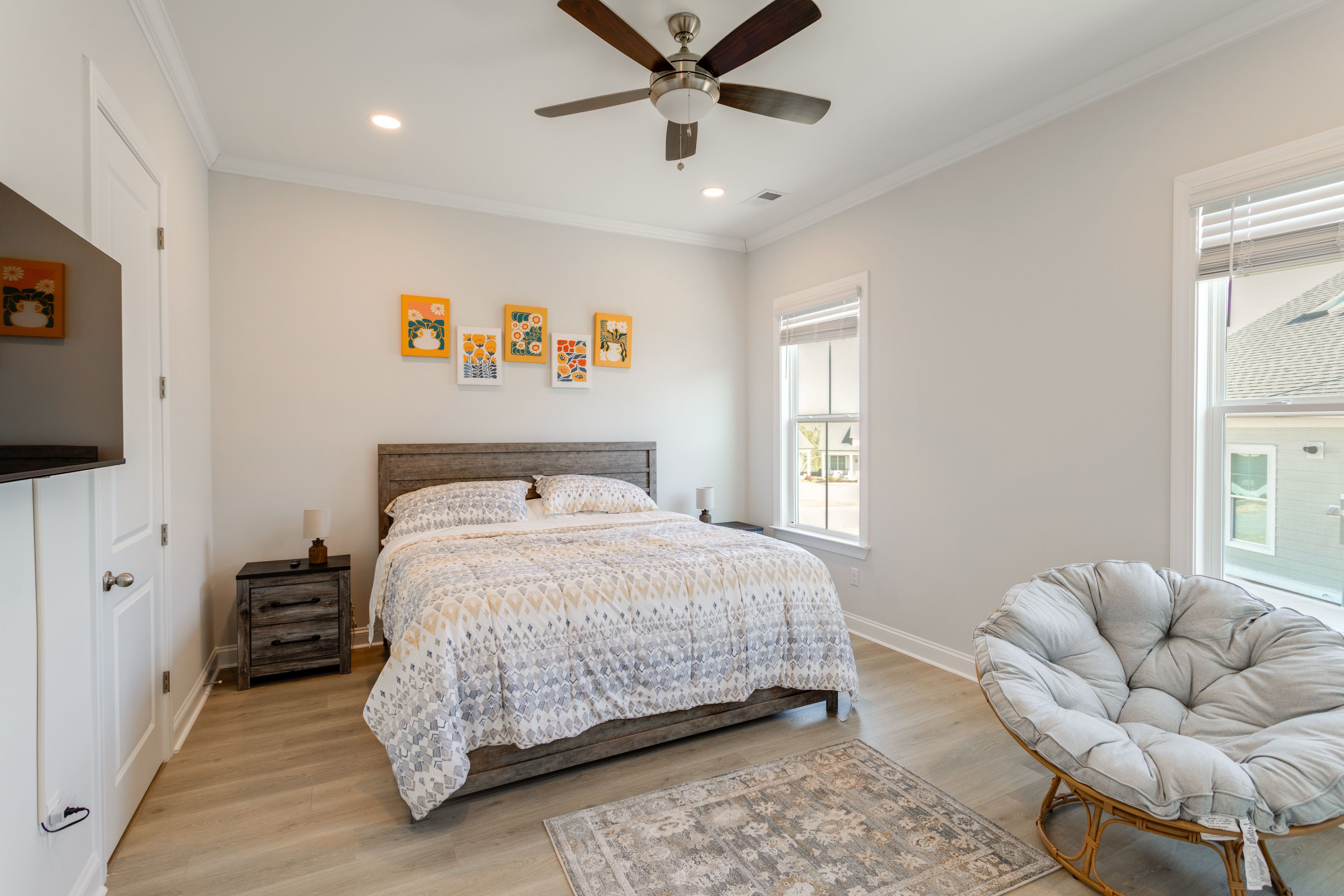 Bedroom 1 | King Bed | Smart TV | Main Floor