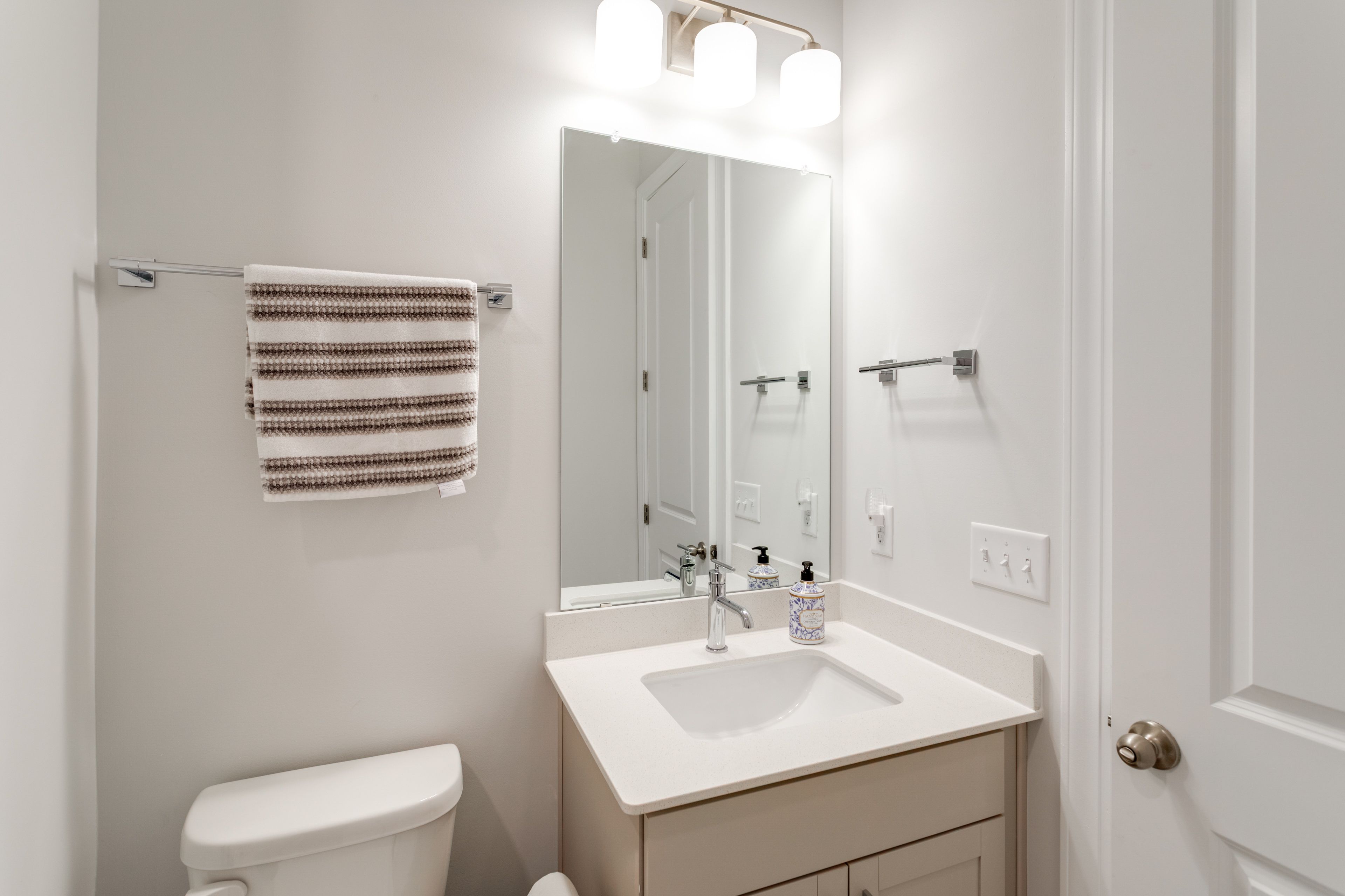 Full Bathroom | Main Floor