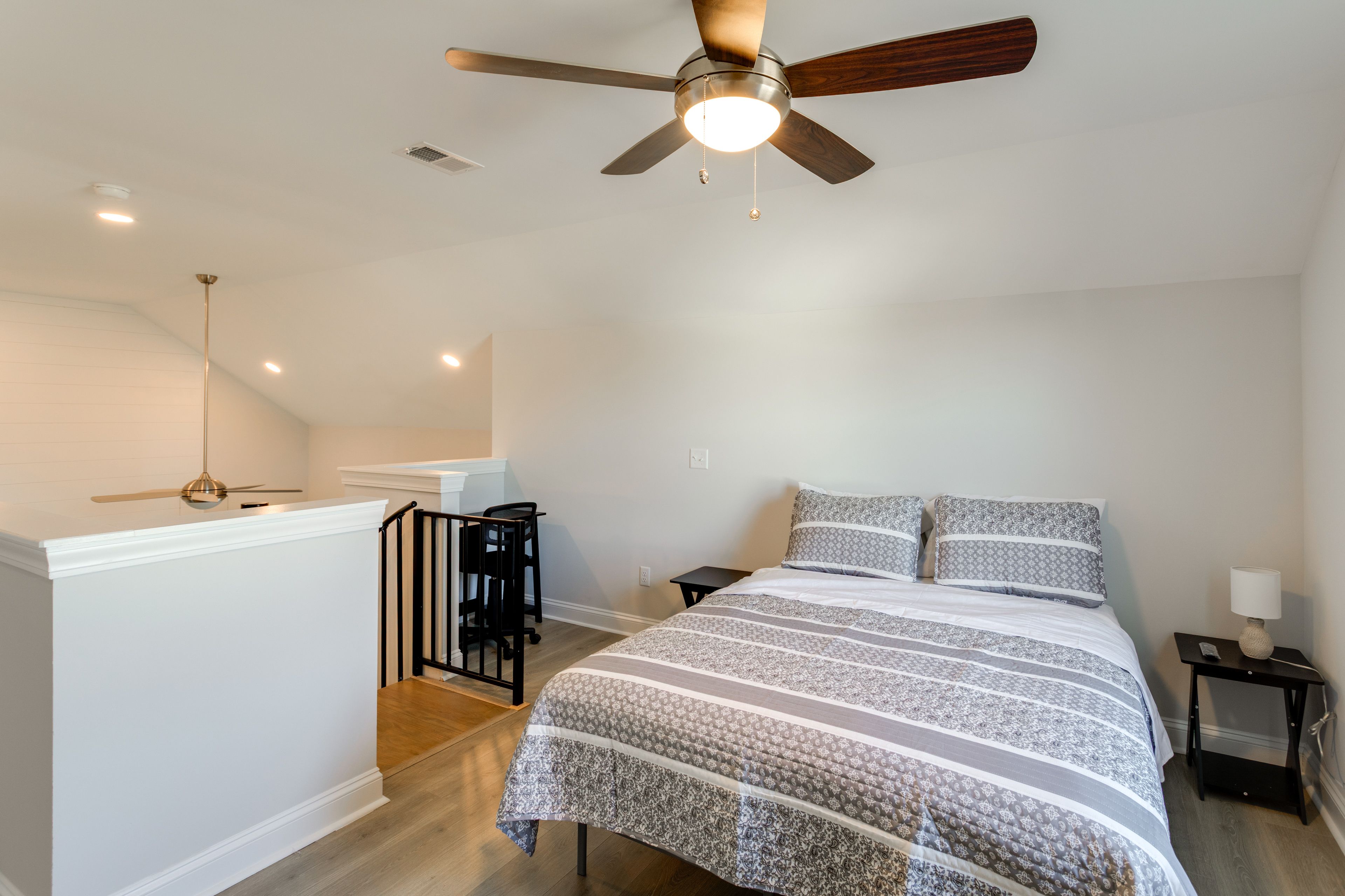 Loft | Queen Bed | Smart TV