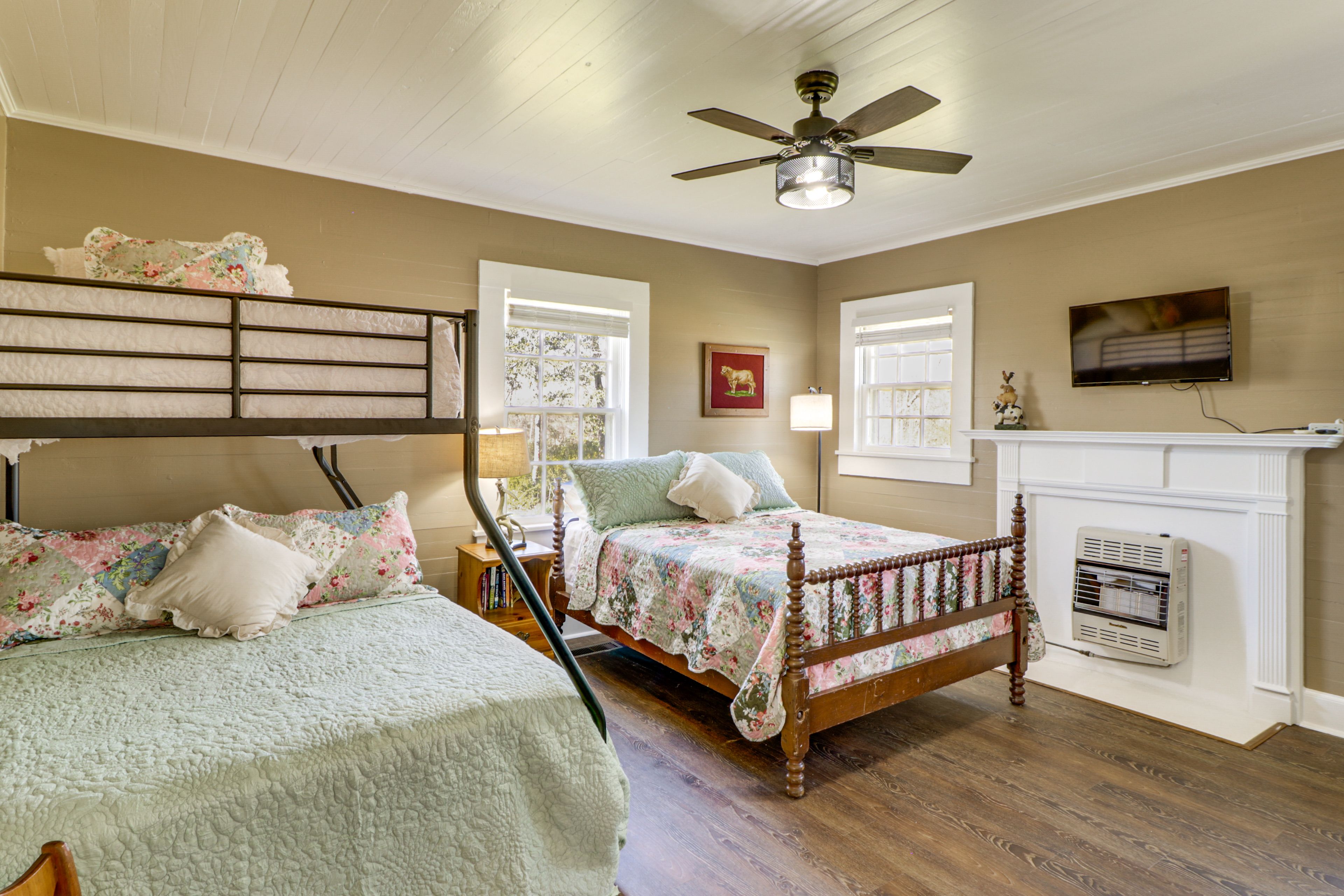 Bedroom 2 | Full Bed | Twin/Full Bunk Bed