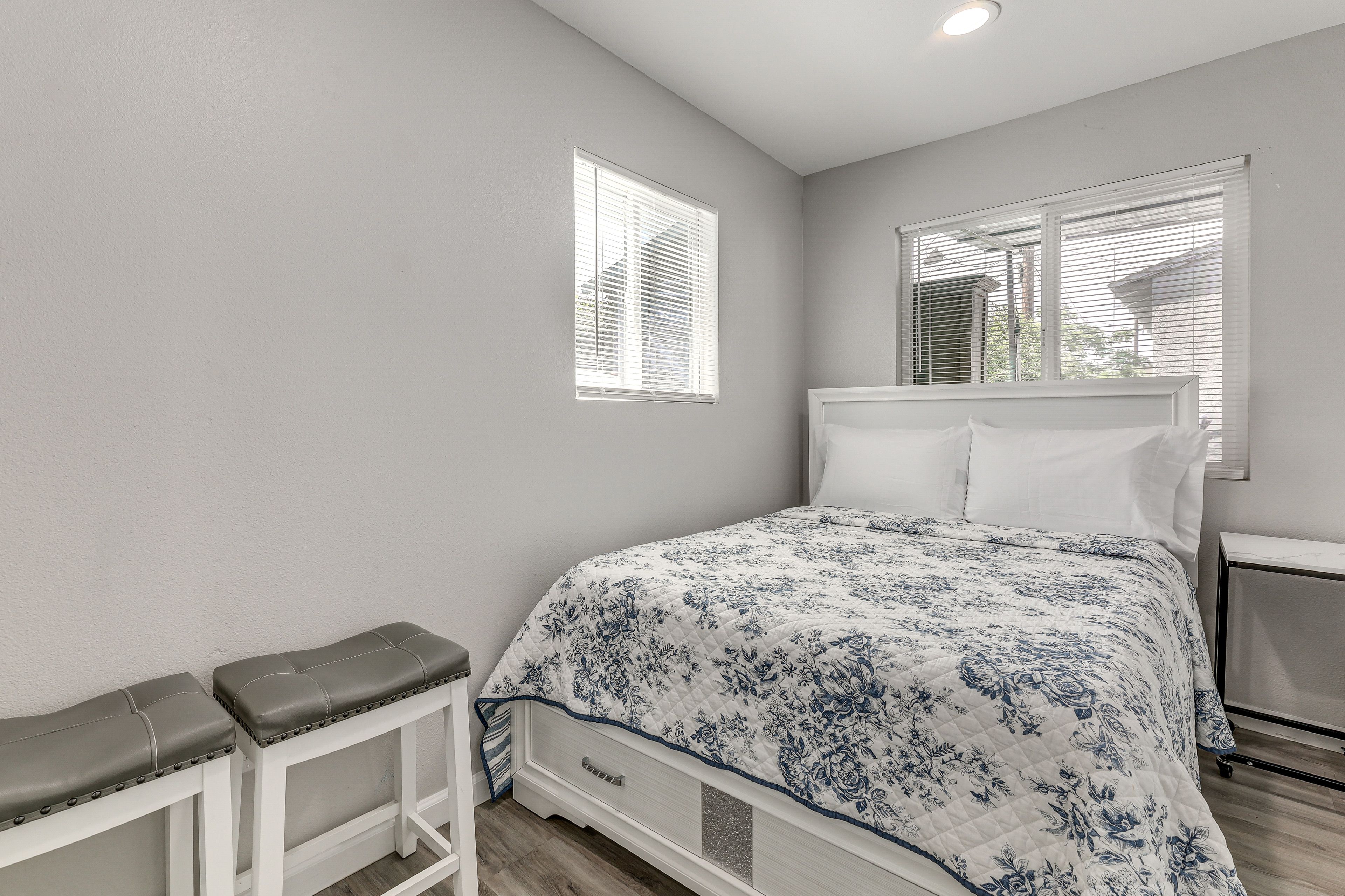 Bedroom 2 | Queen Bed