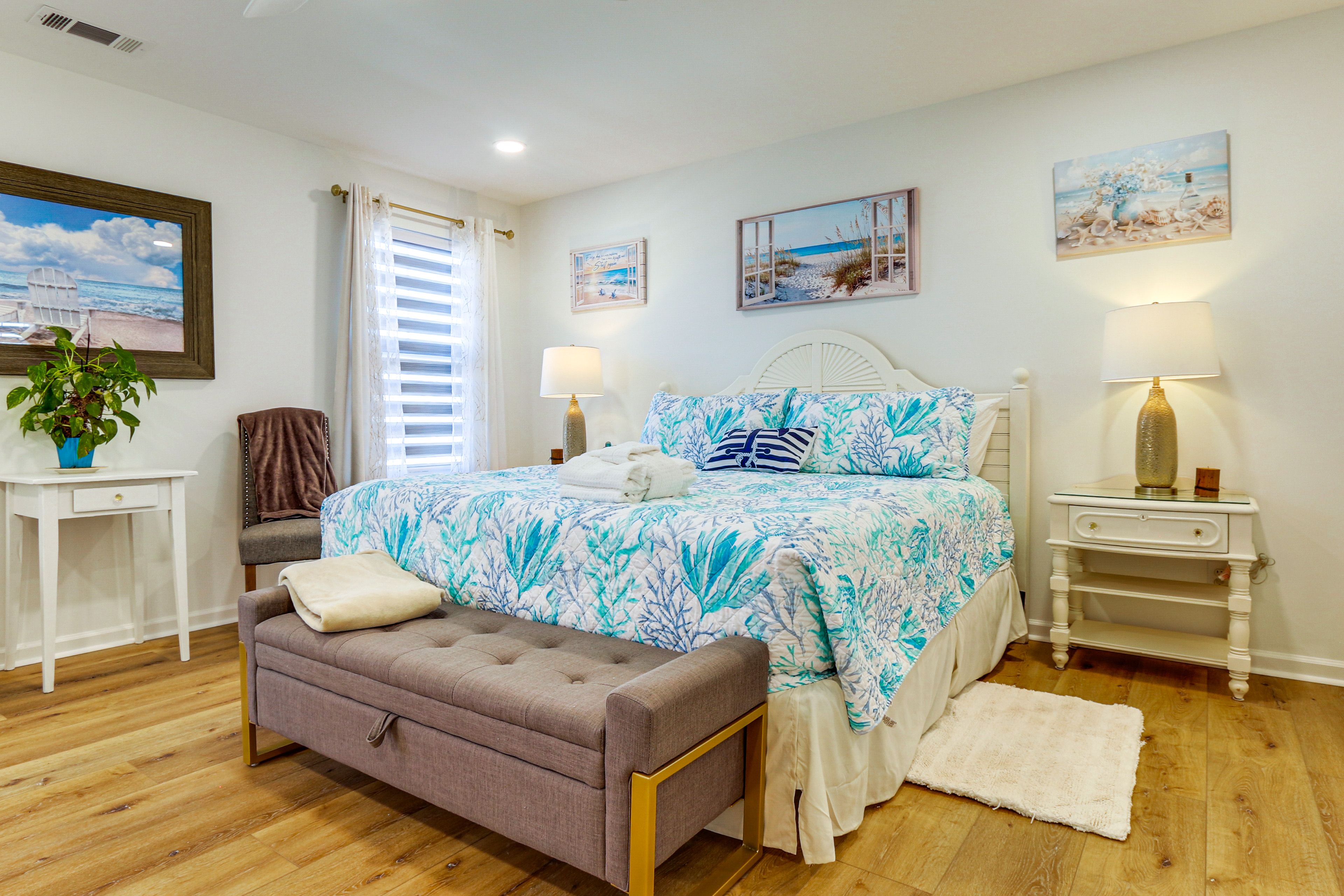 Bedroom 1 | King Bed | Smart TV | 2nd Floor