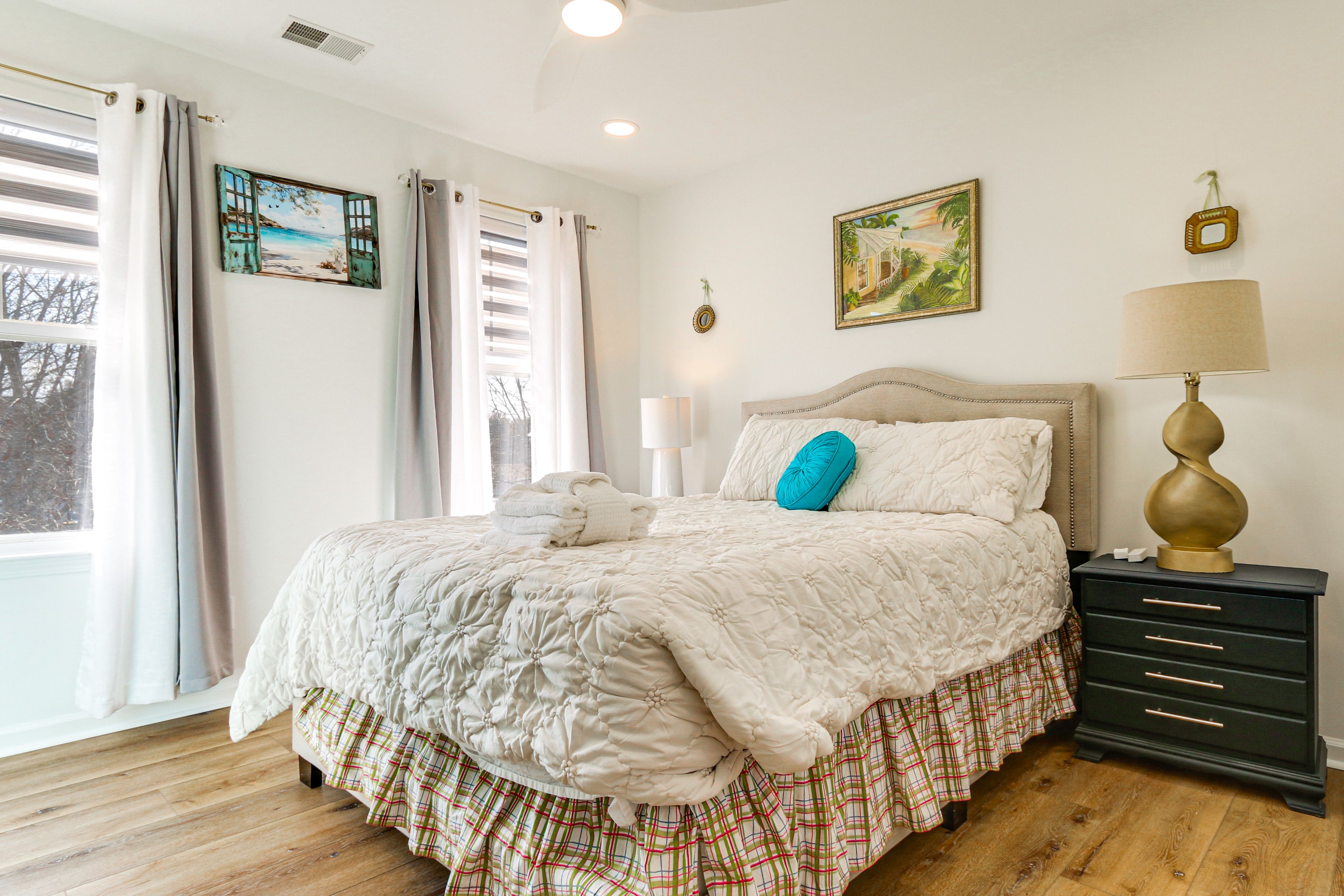 Bedroom 2 | Queen Bed | Smart TV | 2nd Floor