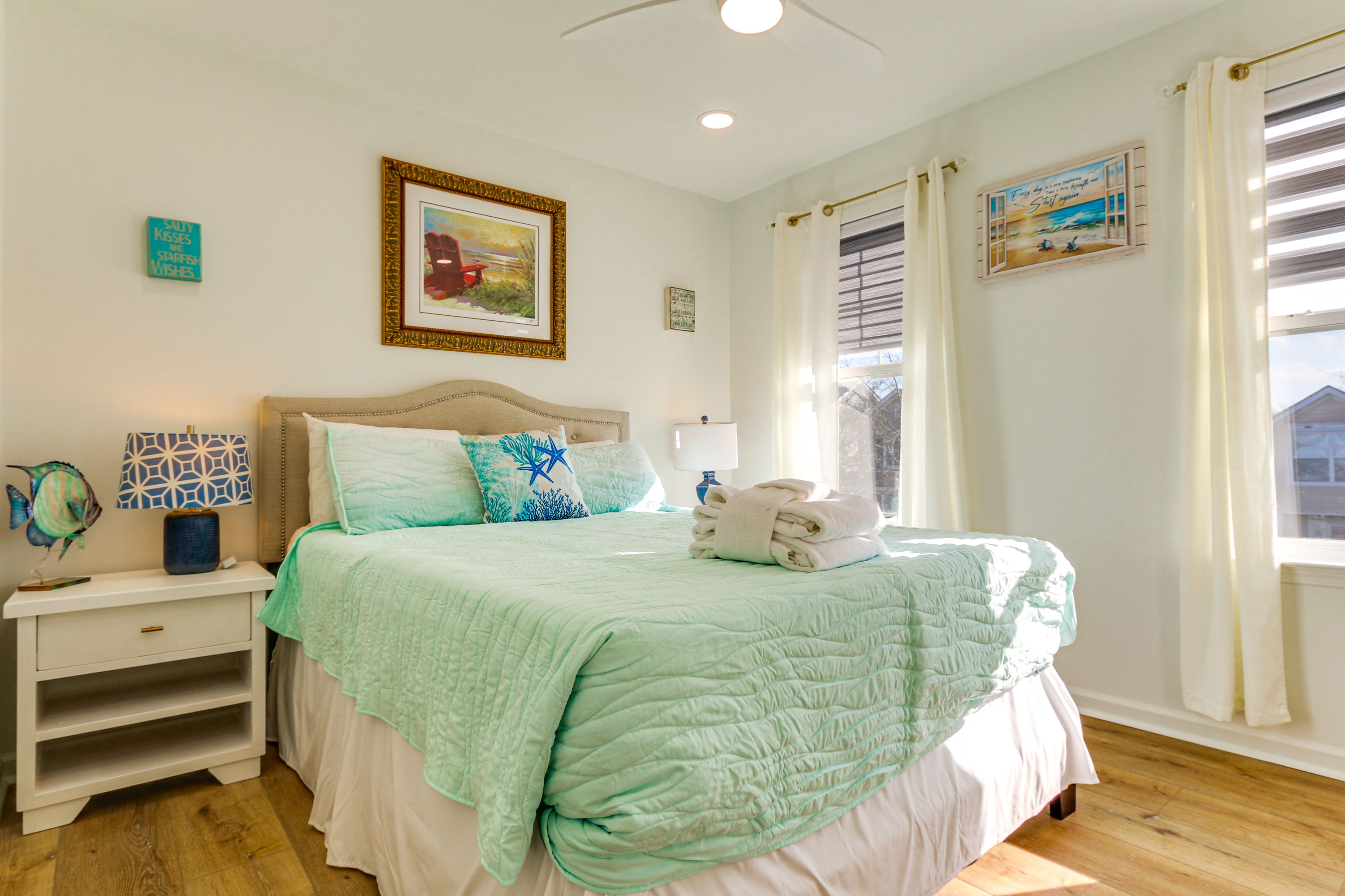 Bedroom 3 | Queen Bed | Smart TV | 2nd Floor