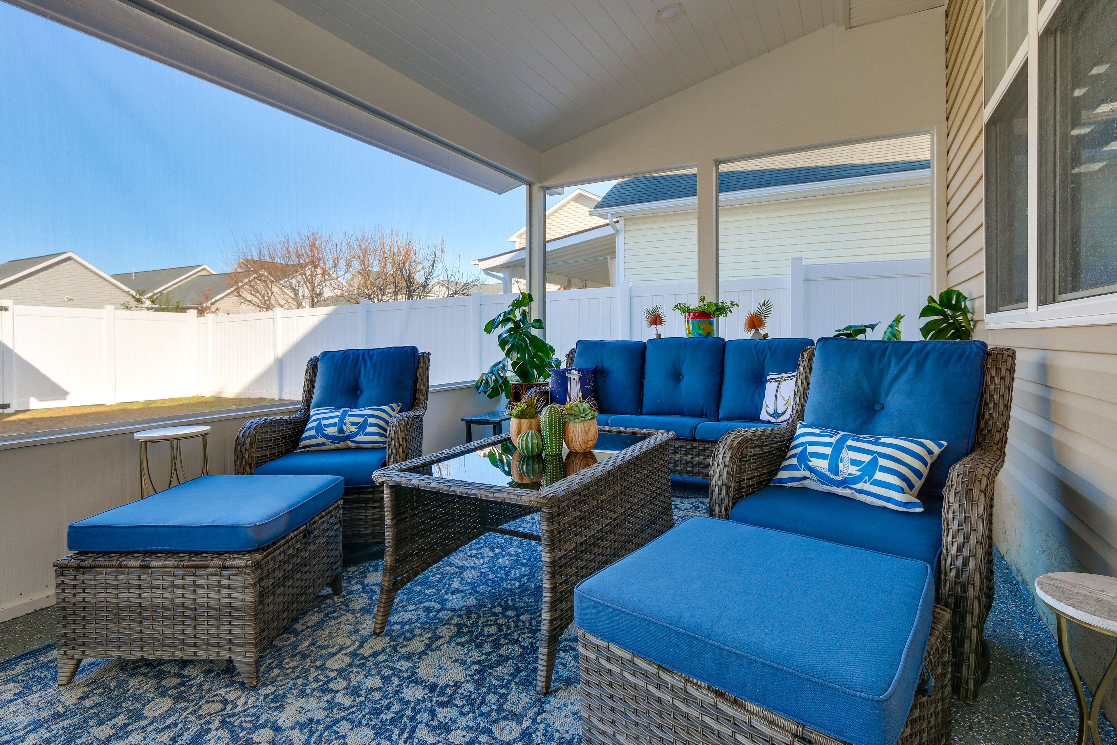 Screened-In Porch | Dining Area | Lounge Seating