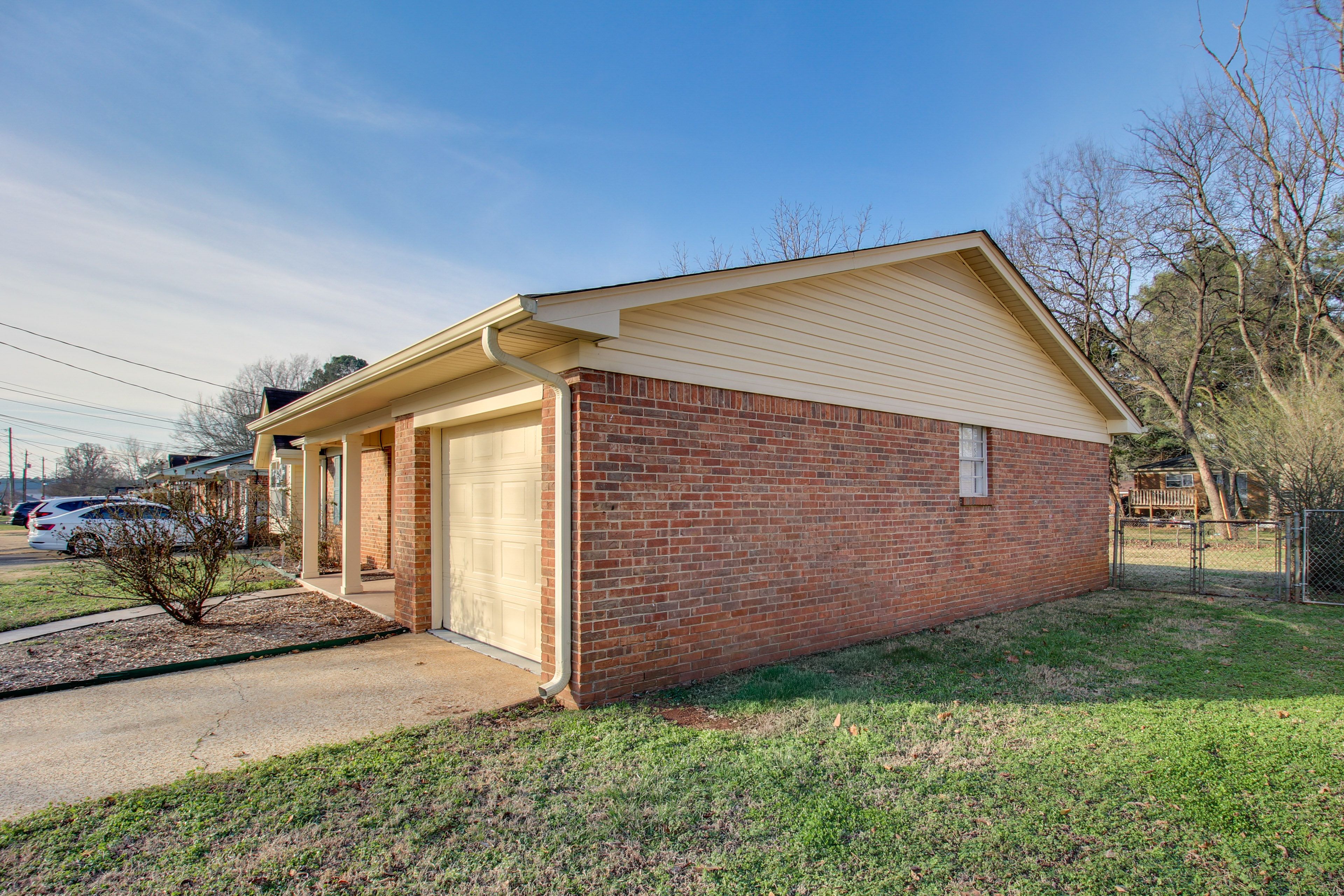 Parking | Driveway (1 Vehicle) | Free Street Parking