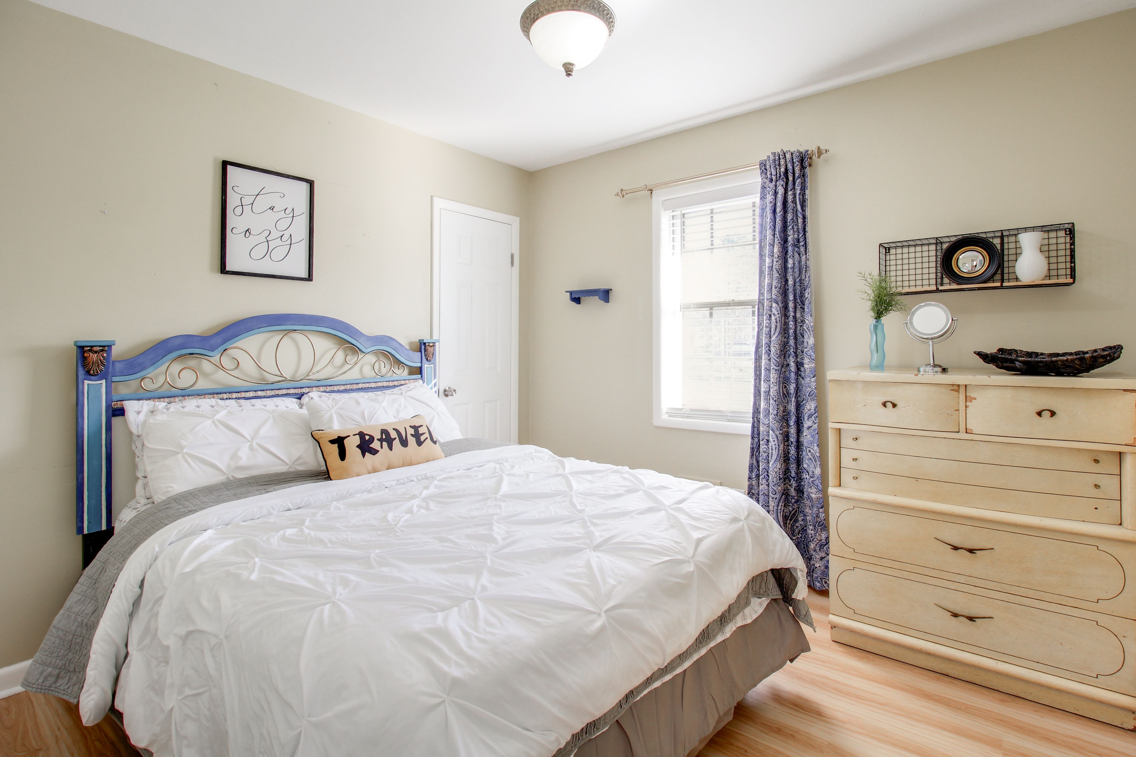 Bedroom 3 | Queen Bed